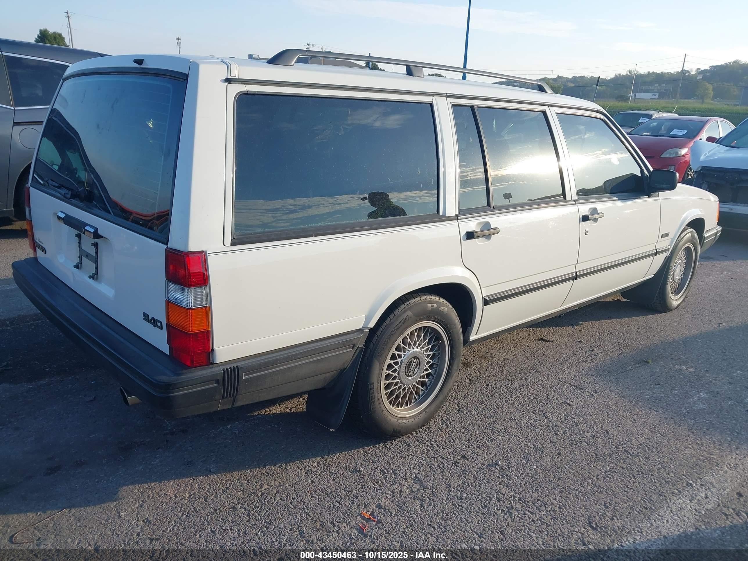 1995 Volvo 940   White vin: YV1JW8610S1136718