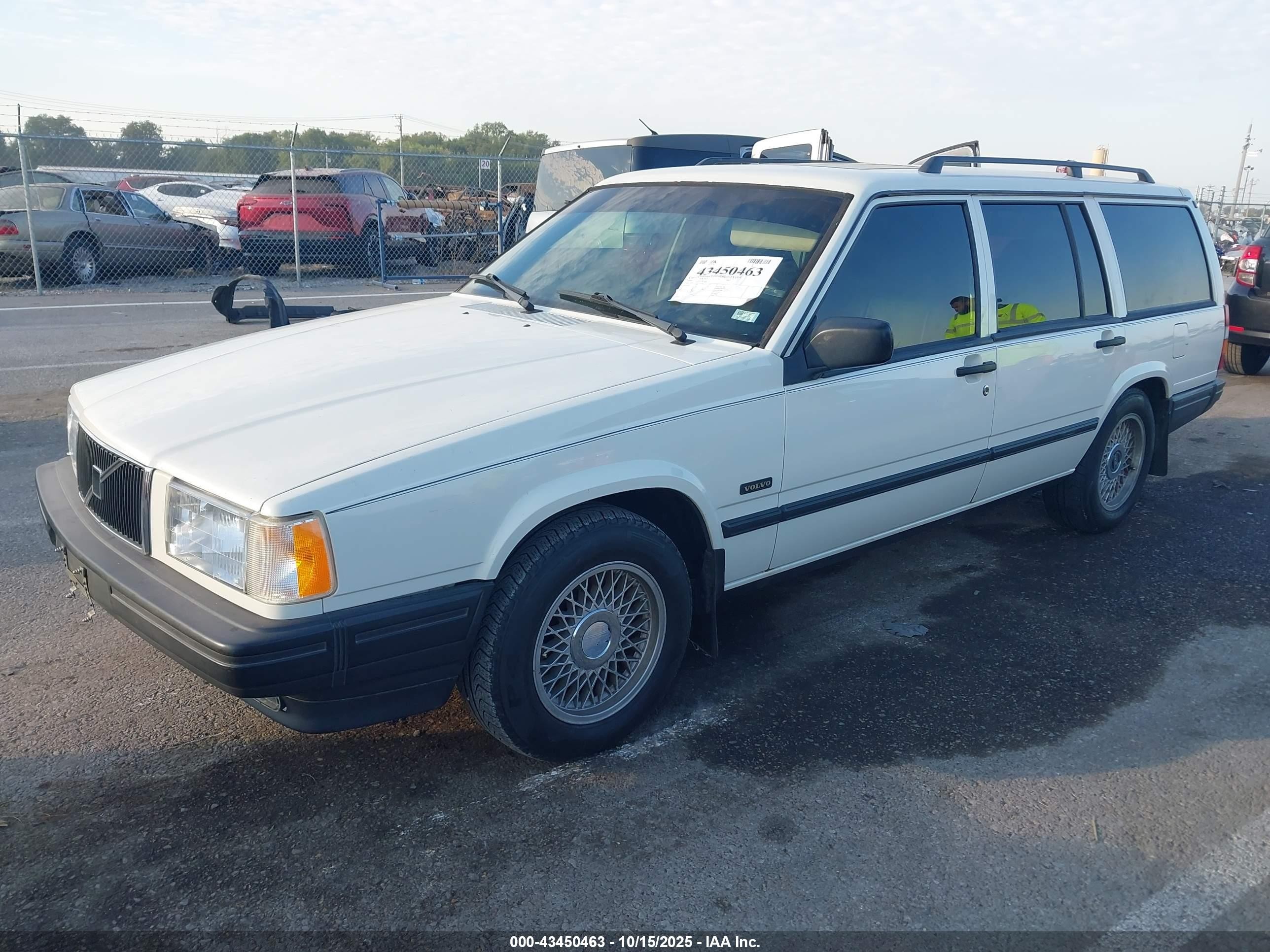 1995 Volvo 940   White vin: YV1JW8610S1136718