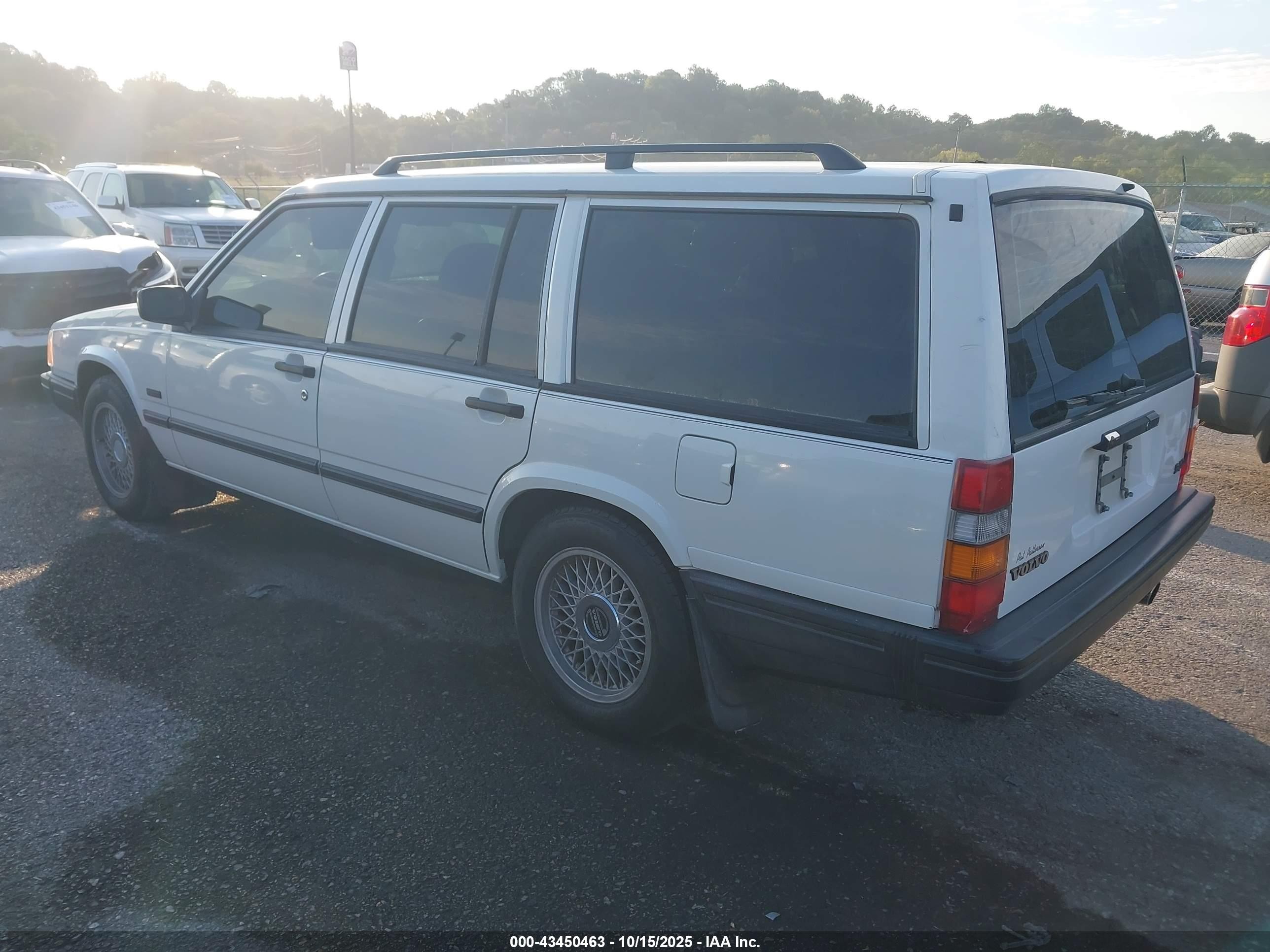 1995 Volvo 940   White vin: YV1JW8610S1136718