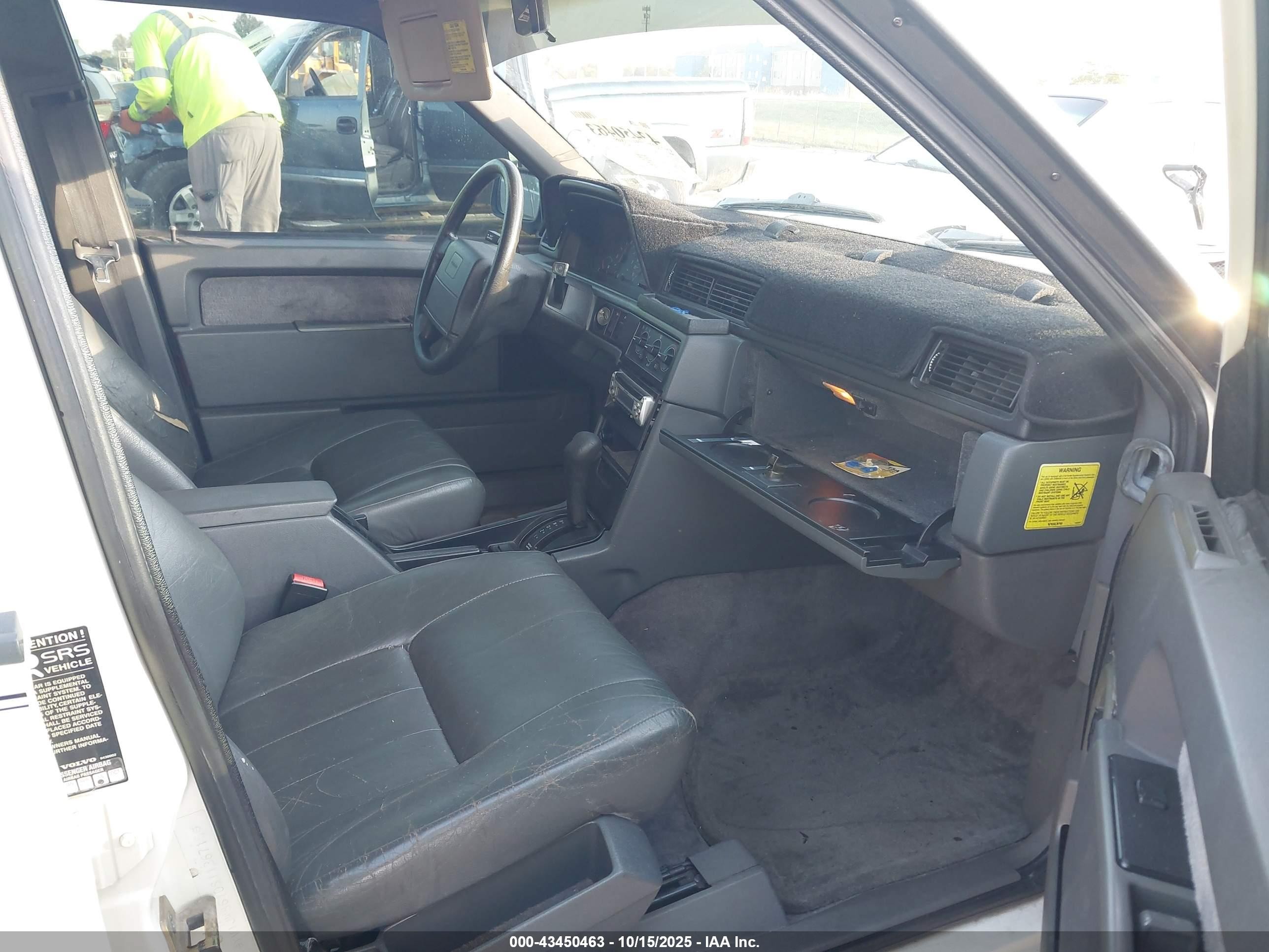 1995 Volvo 940   White vin: YV1JW8610S1136718