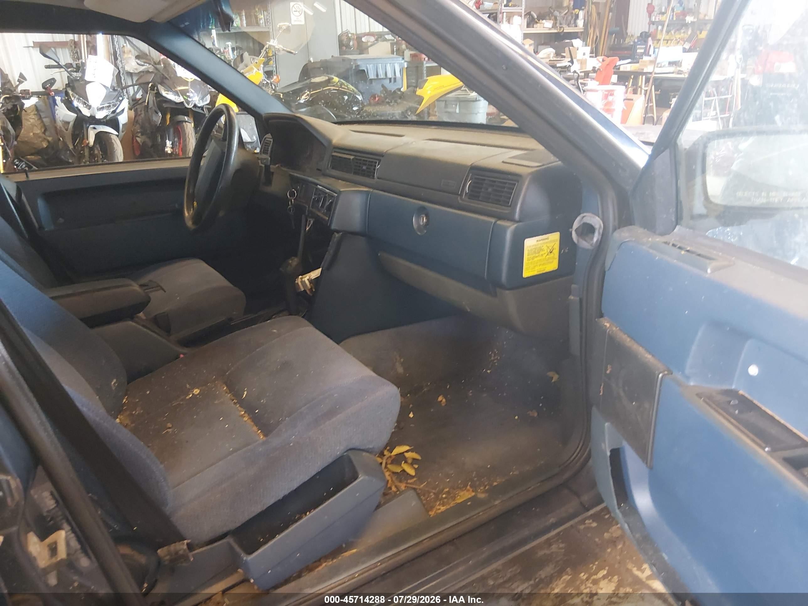 1994 Volvo 940 Blue vin: YV1JW8615R1125191