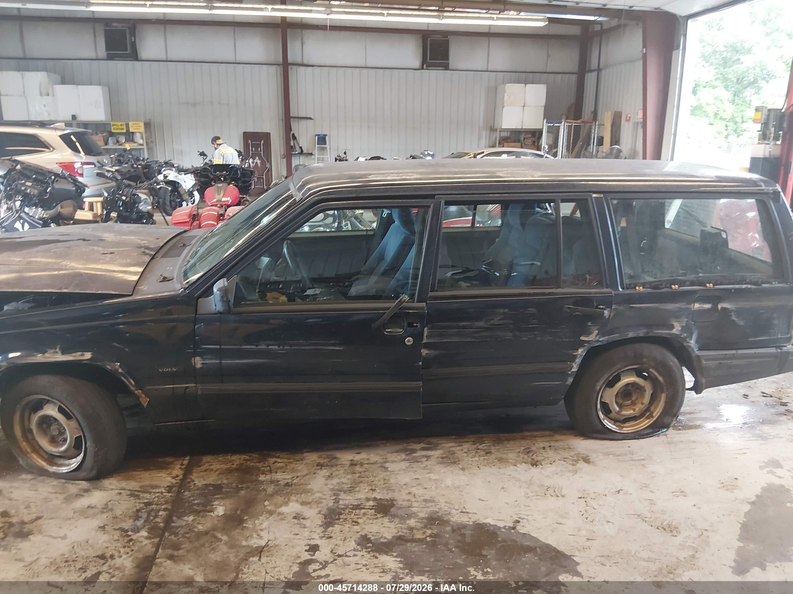 1994 Volvo 940 Blue vin: YV1JW8615R1125191