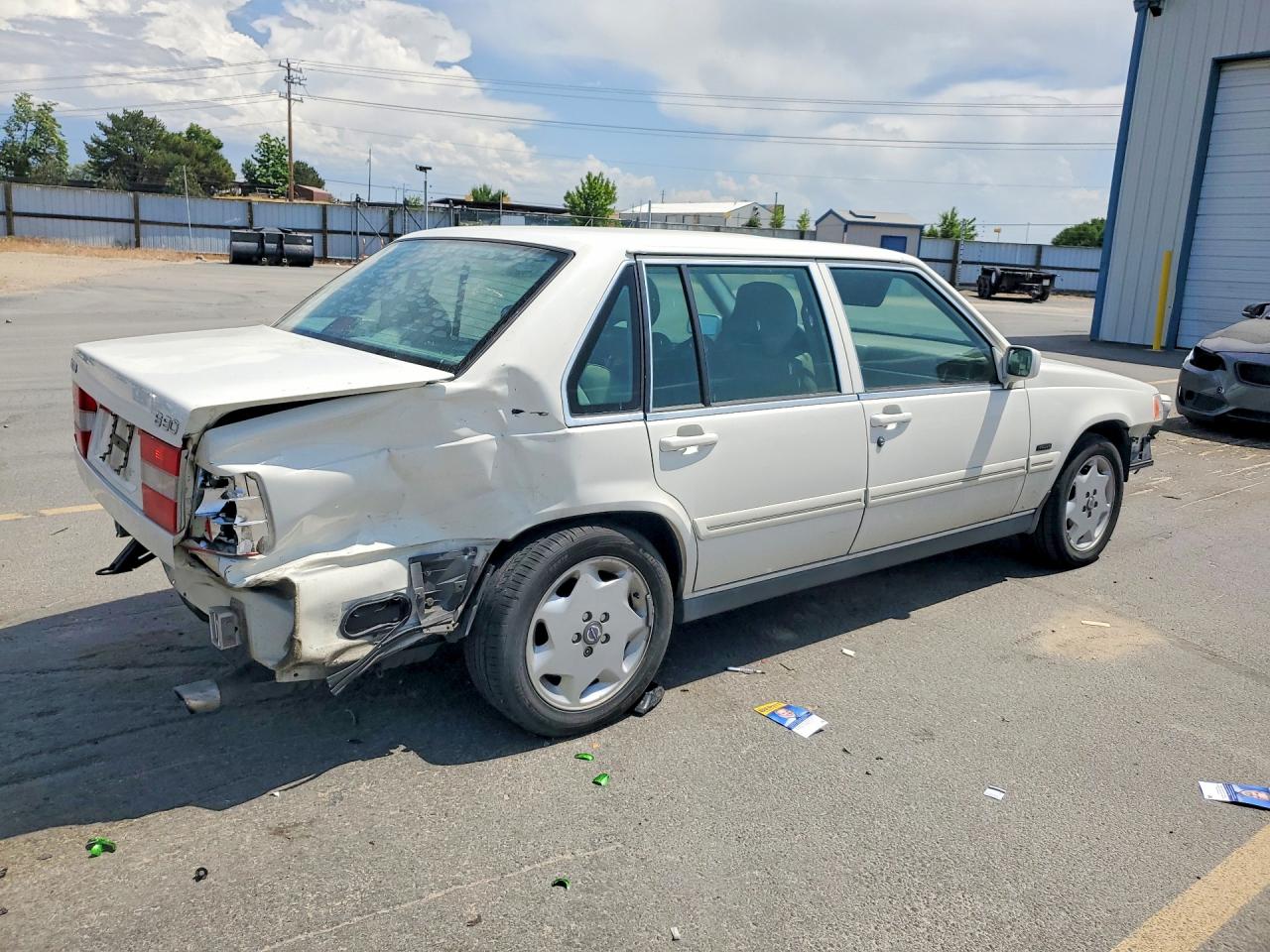1998 Volvo S90 White vin: YV1KS9601W1139193