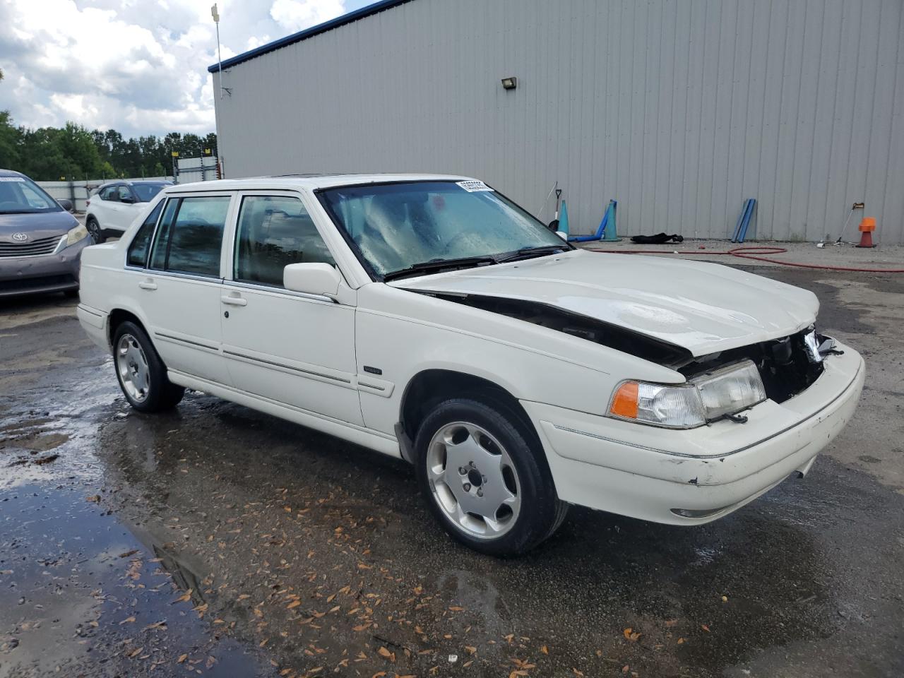 1998 Volvo S90    Белый vin: YV1KS9601W1140358