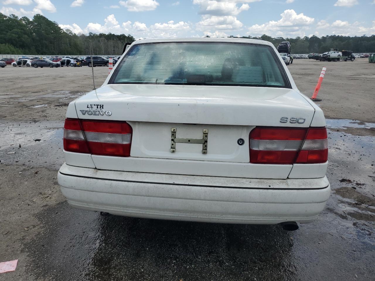 1998 Volvo S90    Белый vin: YV1KS9601W1140358