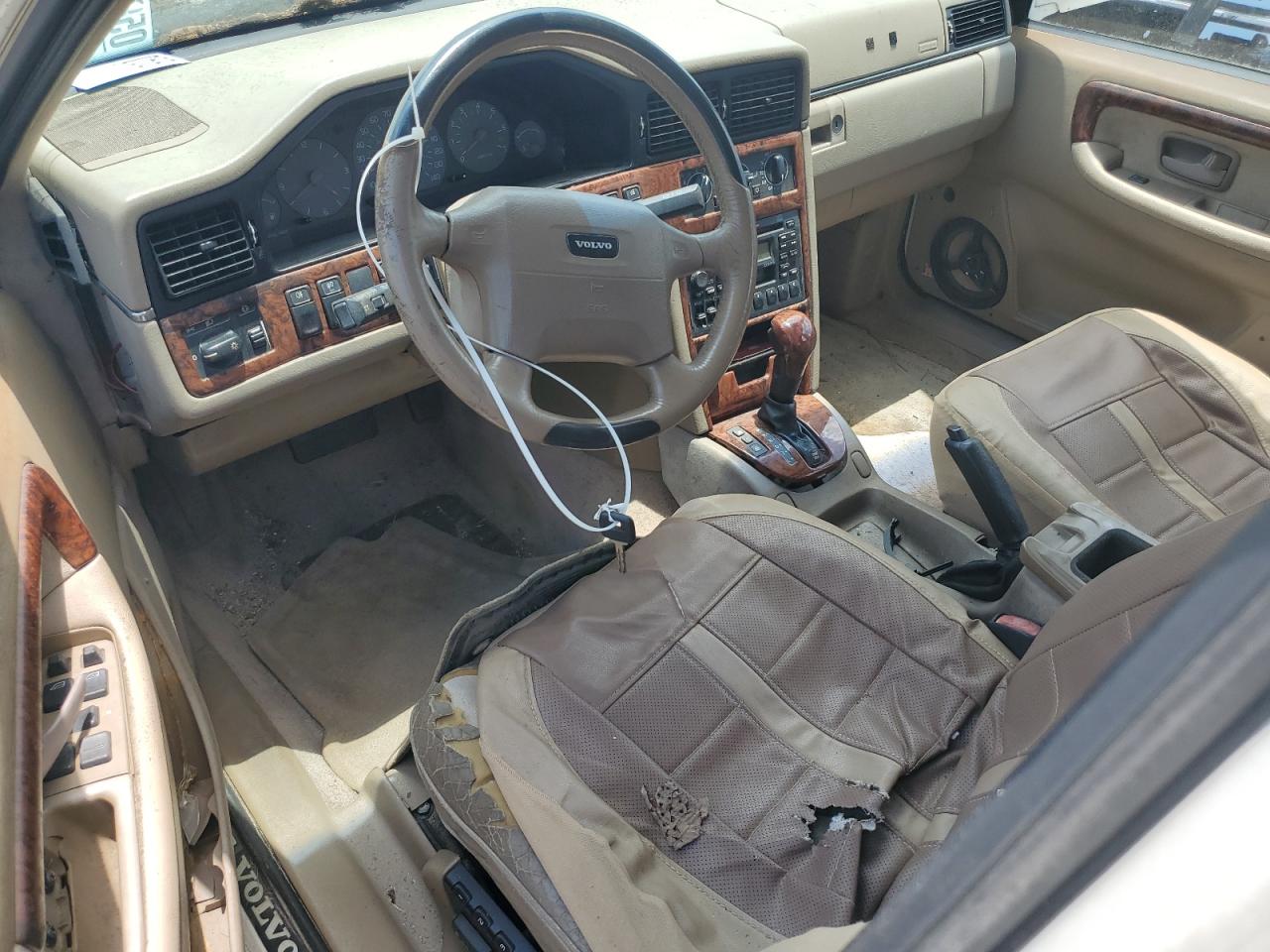 1998 Volvo S90    Белый vin: YV1KS9601W1140358