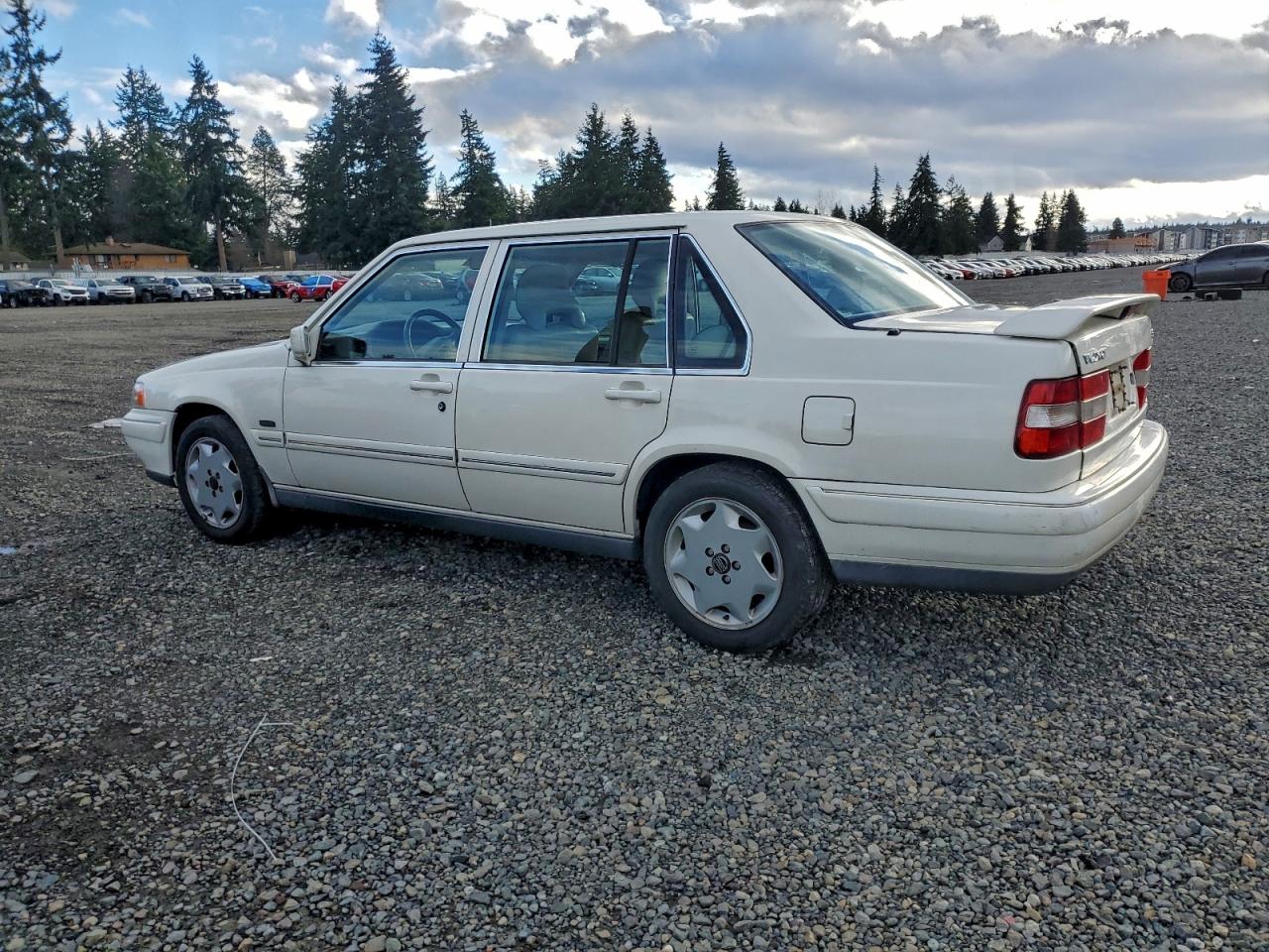 1998 Volvo S90 White vin: YV1KS9608W1127462