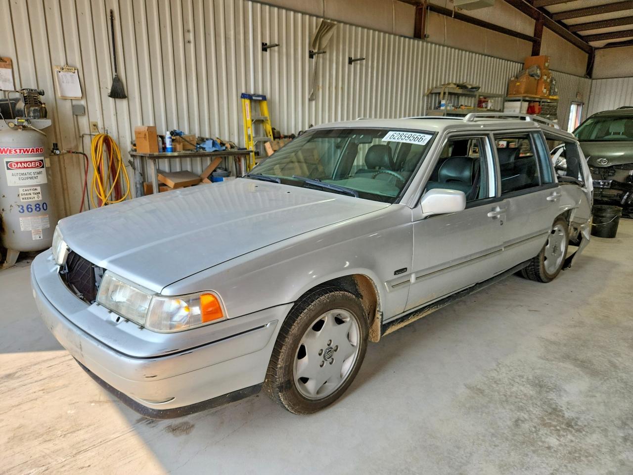 YV1KW9604W1045278