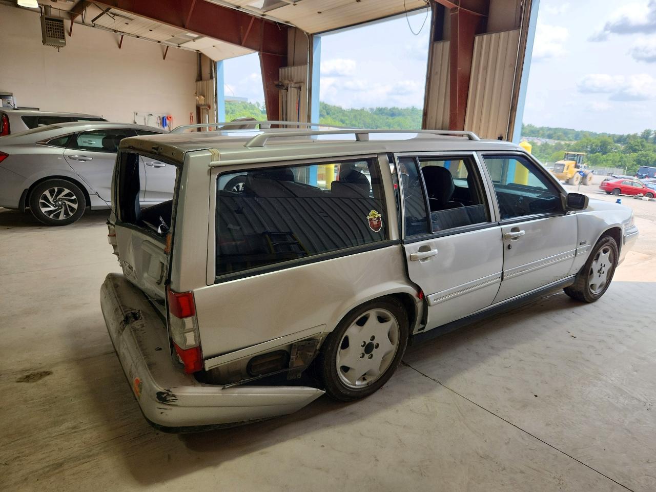 1998 Volvo V90 Silver vin: YV1KW9604W1045278