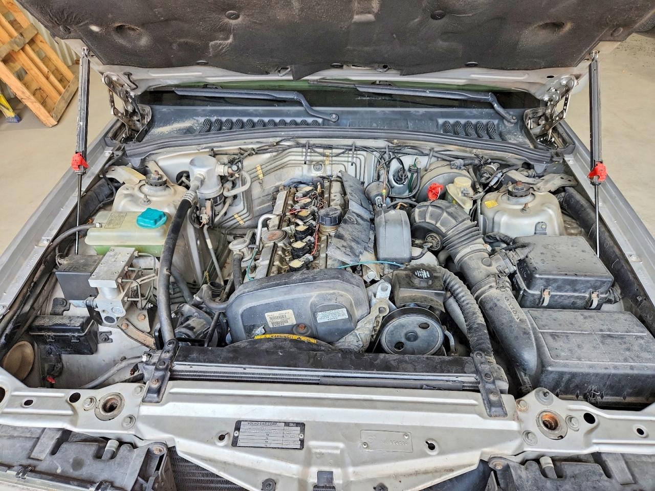1998 Volvo V90 Silver vin: YV1KW9604W1045278