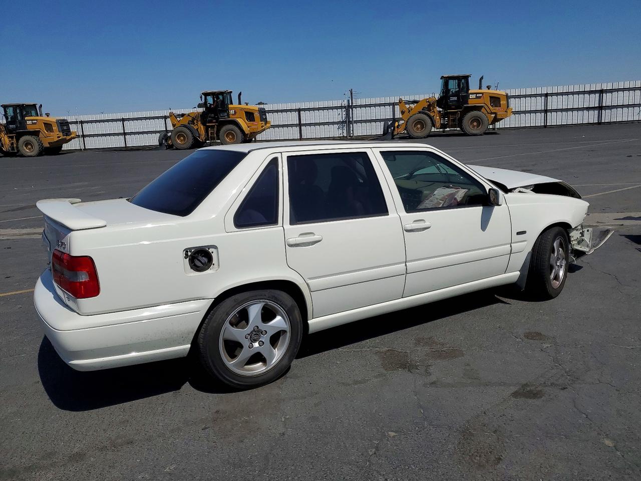 1998 Volvo S70 T5 Turbo White vin: YV1LS5379W1481053