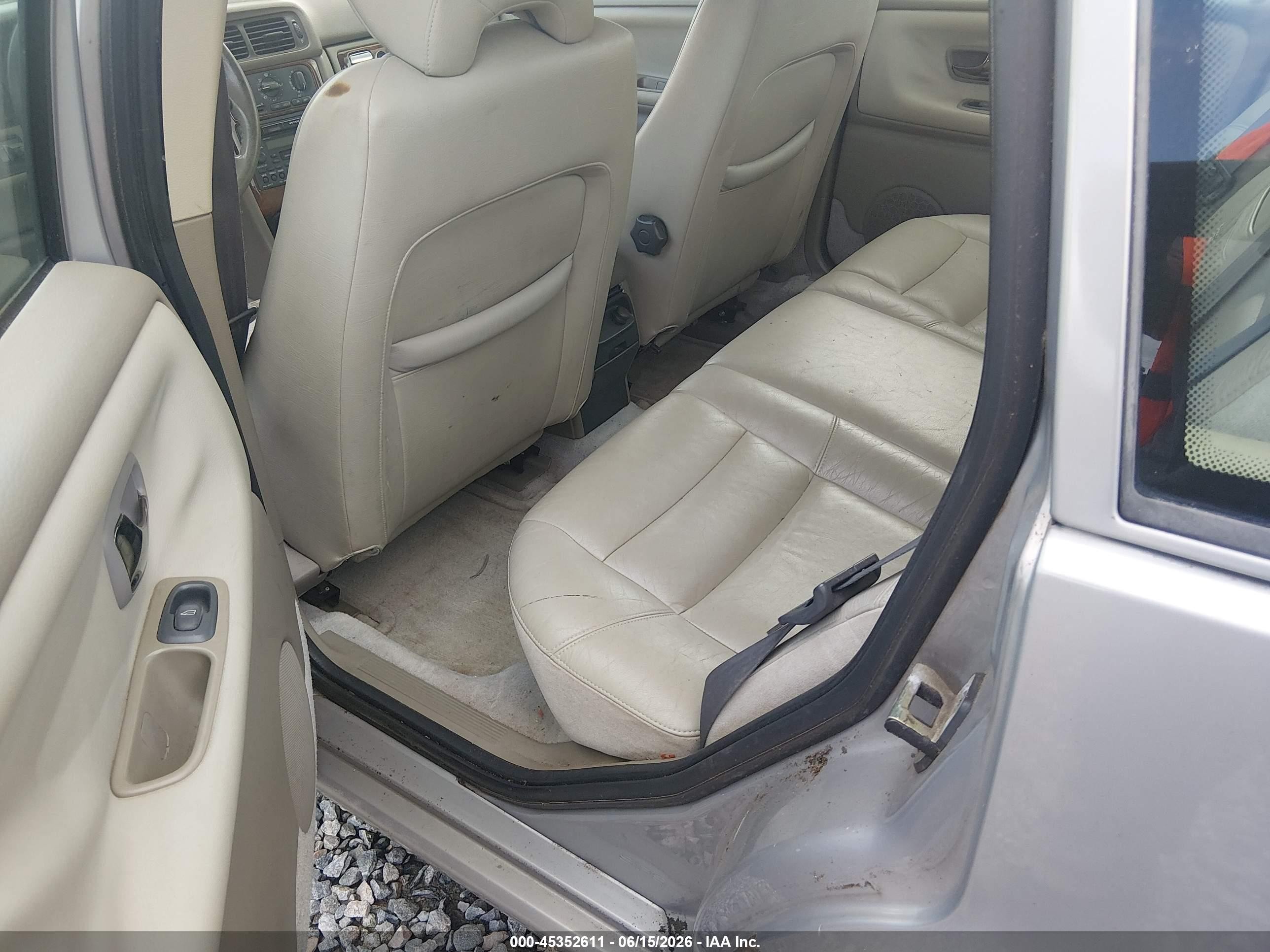 1999 Volvo S70 T5 Tan vin: YV1LS53D1X1596964