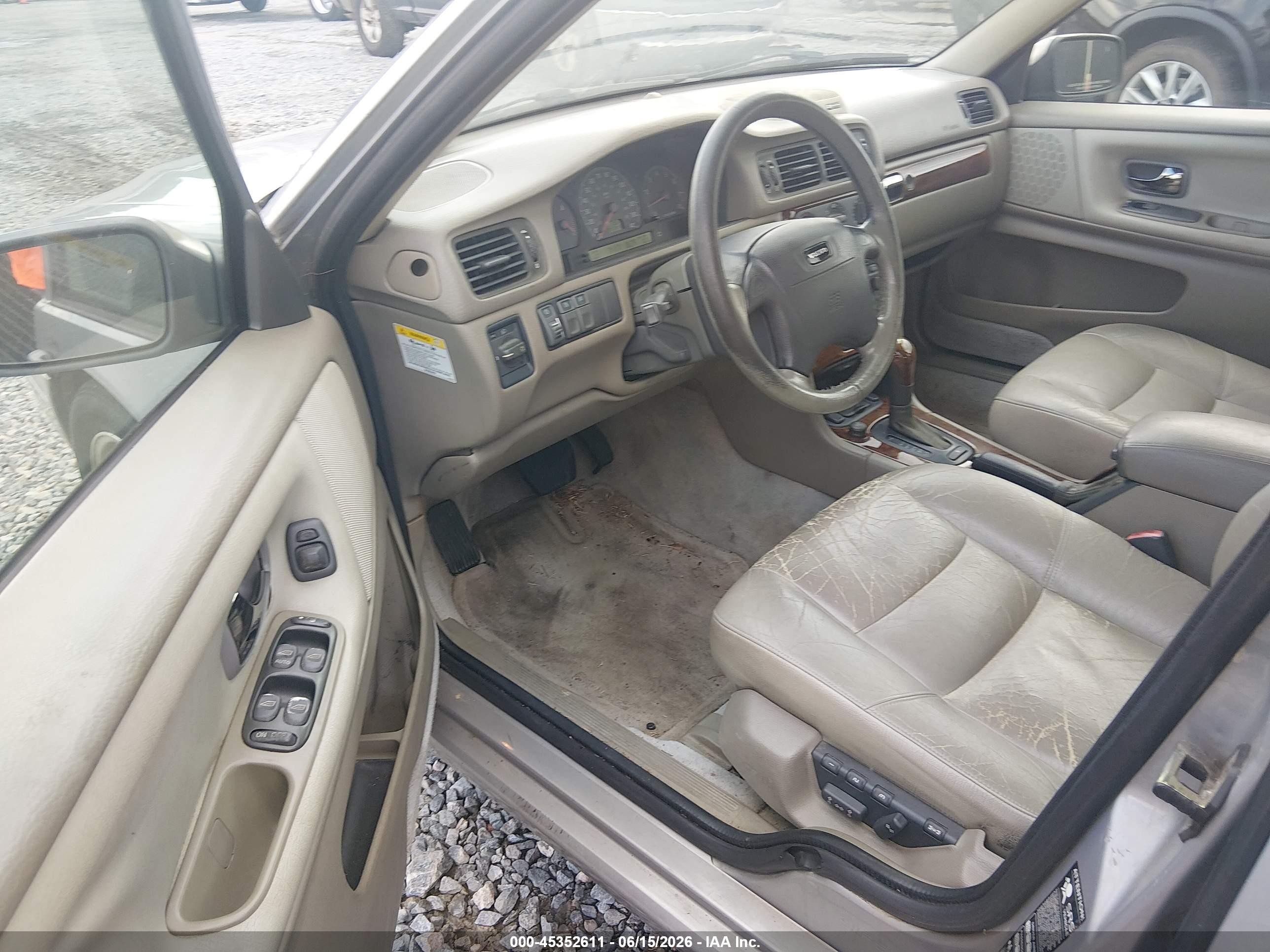 1999 Volvo S70 T5 Tan vin: YV1LS53D1X1596964