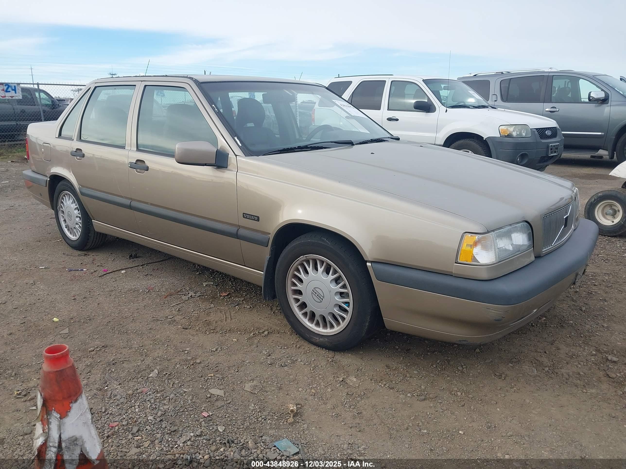1994 Volvo 850   Gold vin: YV1LS5523R1171860