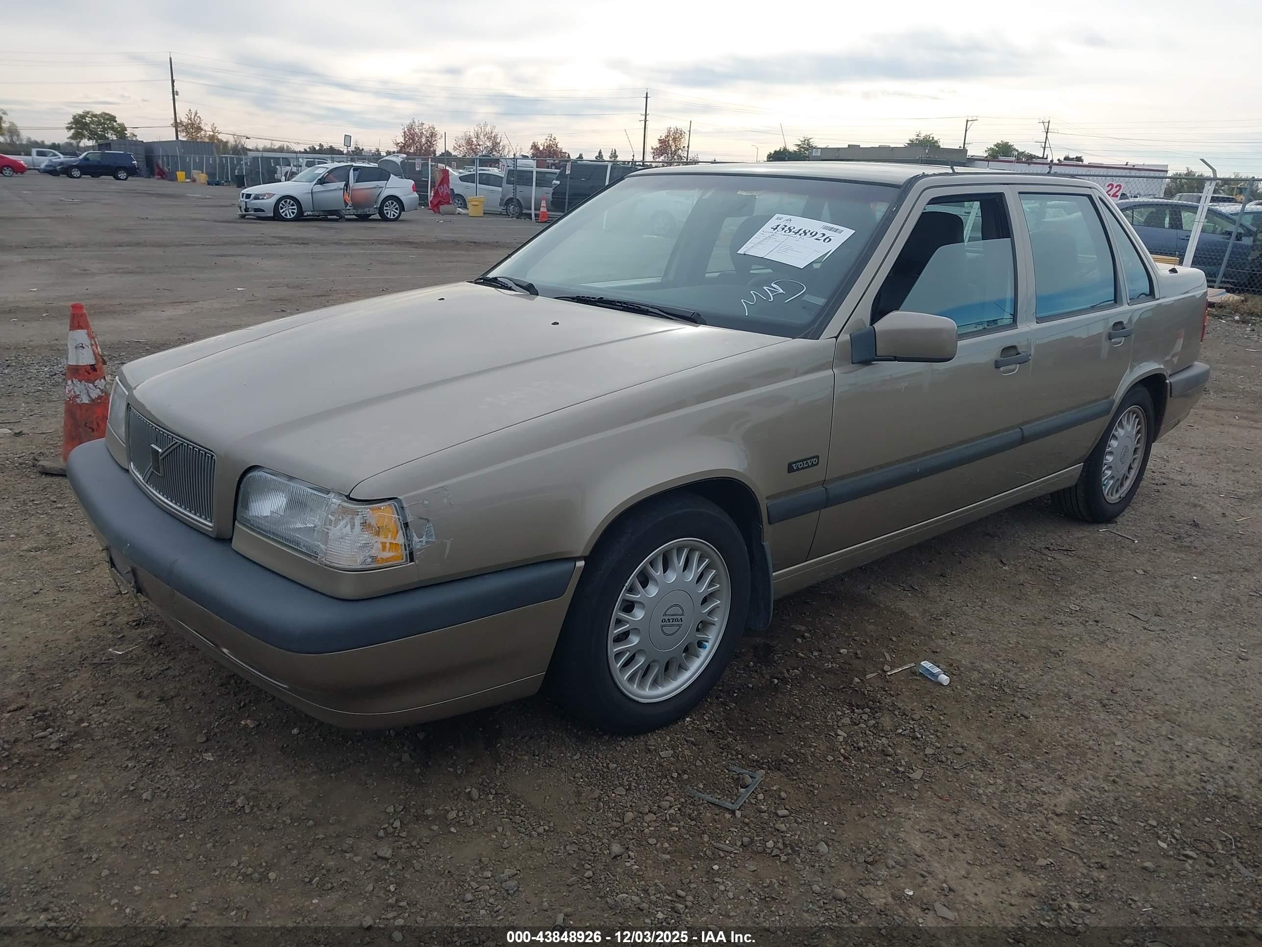 1994 Volvo 850   Gold vin: YV1LS5523R1171860