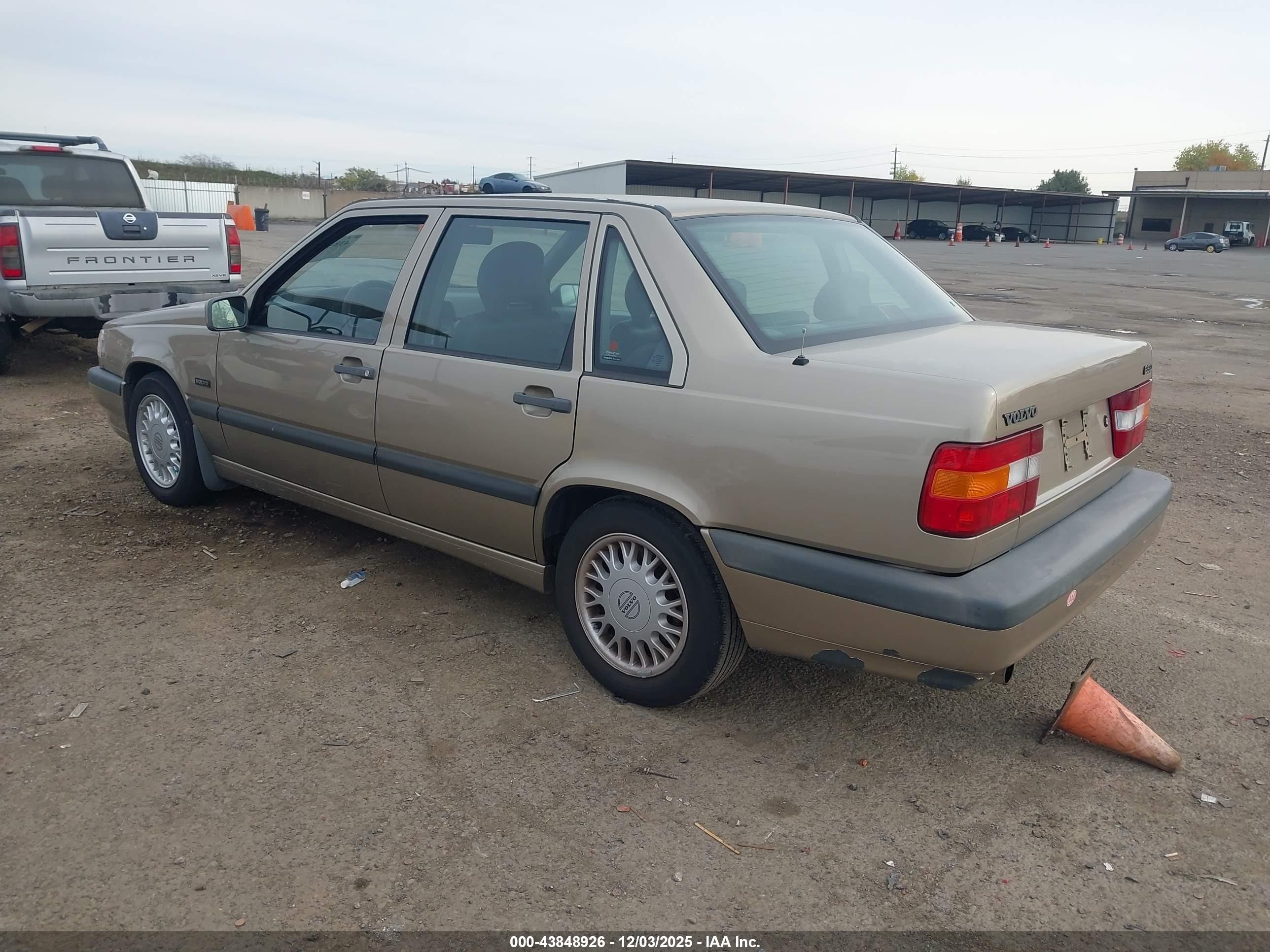 1994 Volvo 850   Gold vin: YV1LS5523R1171860