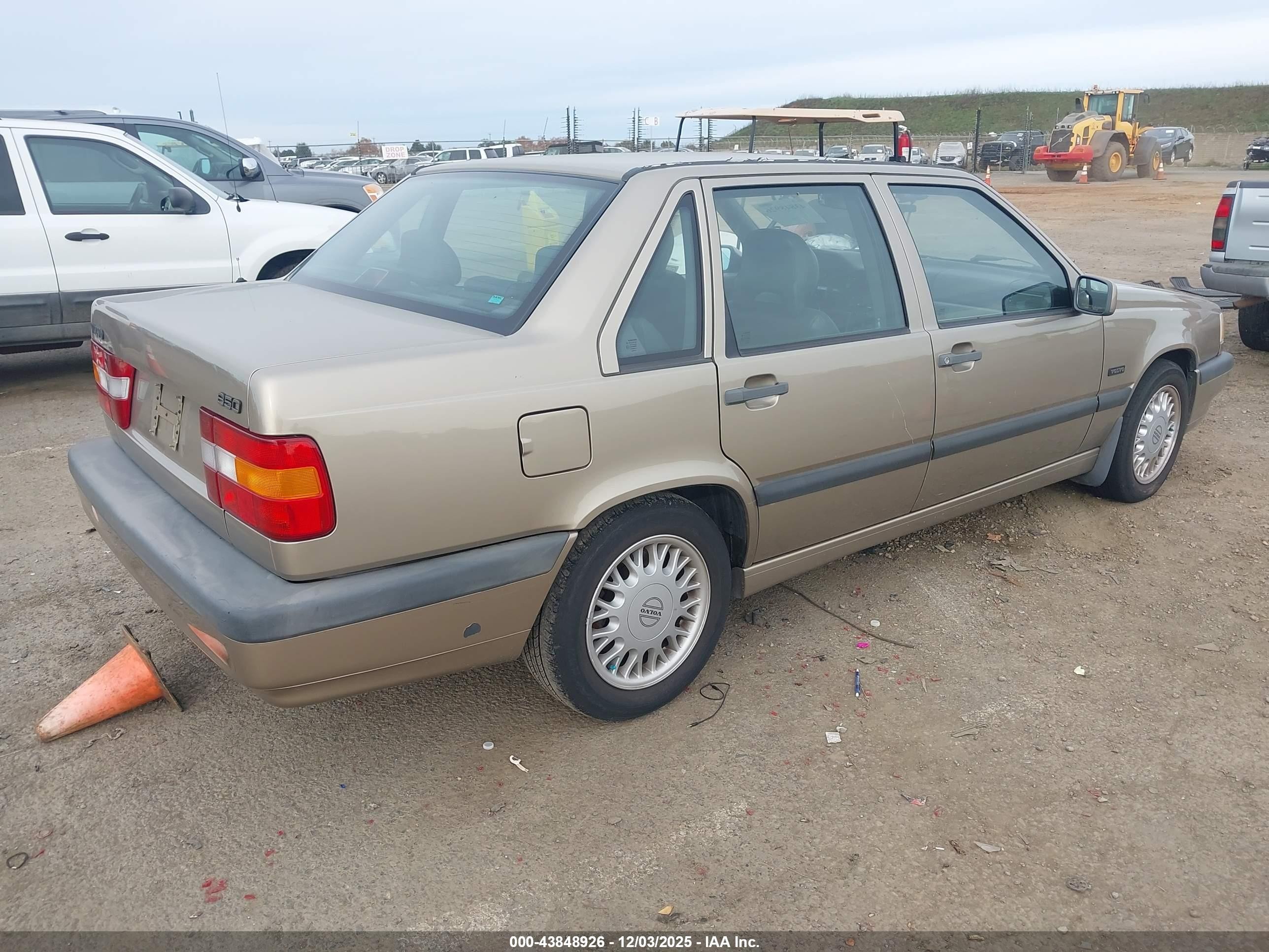 1994 Volvo 850   Gold vin: YV1LS5523R1171860