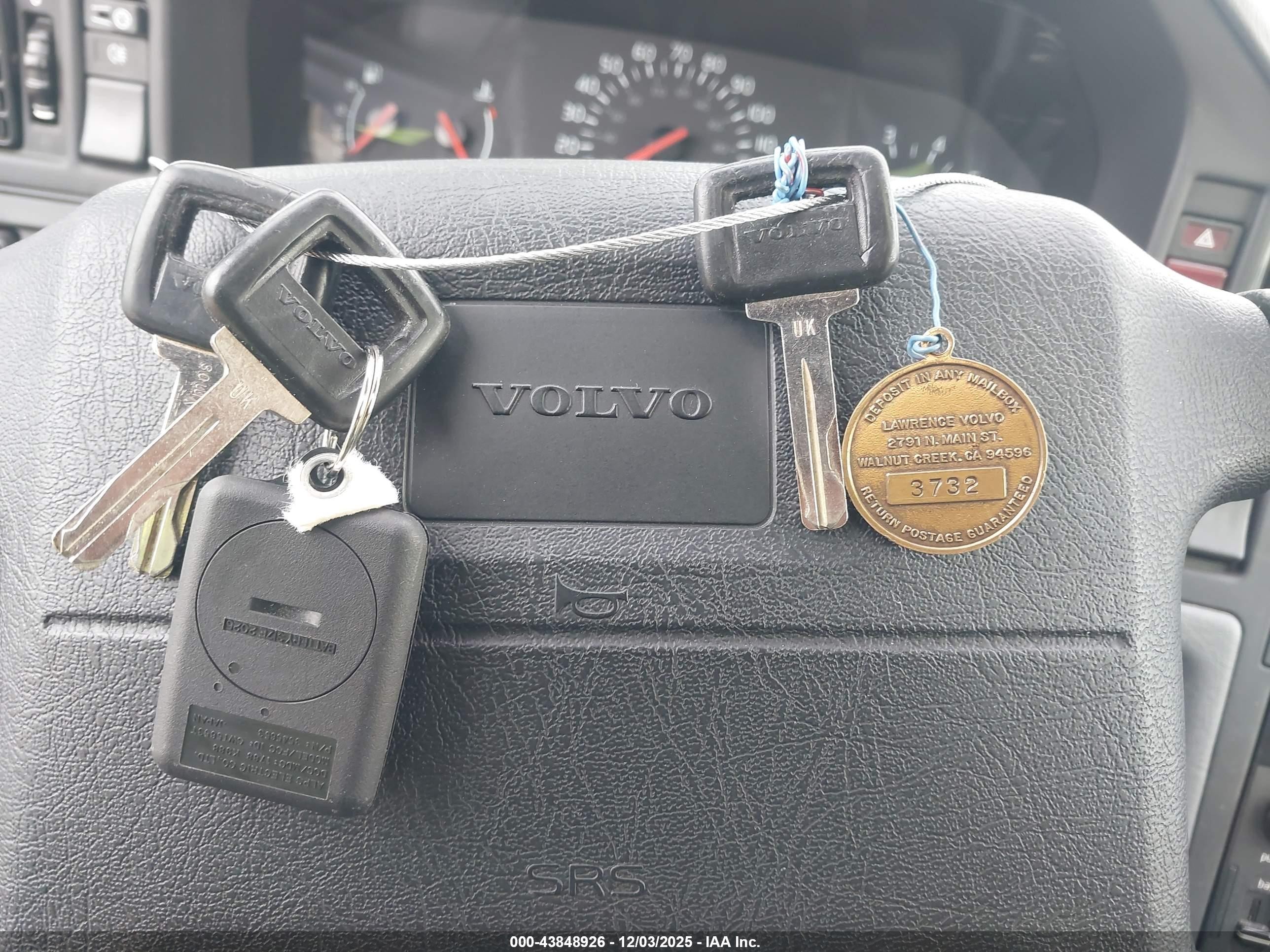1994 Volvo 850   Gold vin: YV1LS5523R1171860