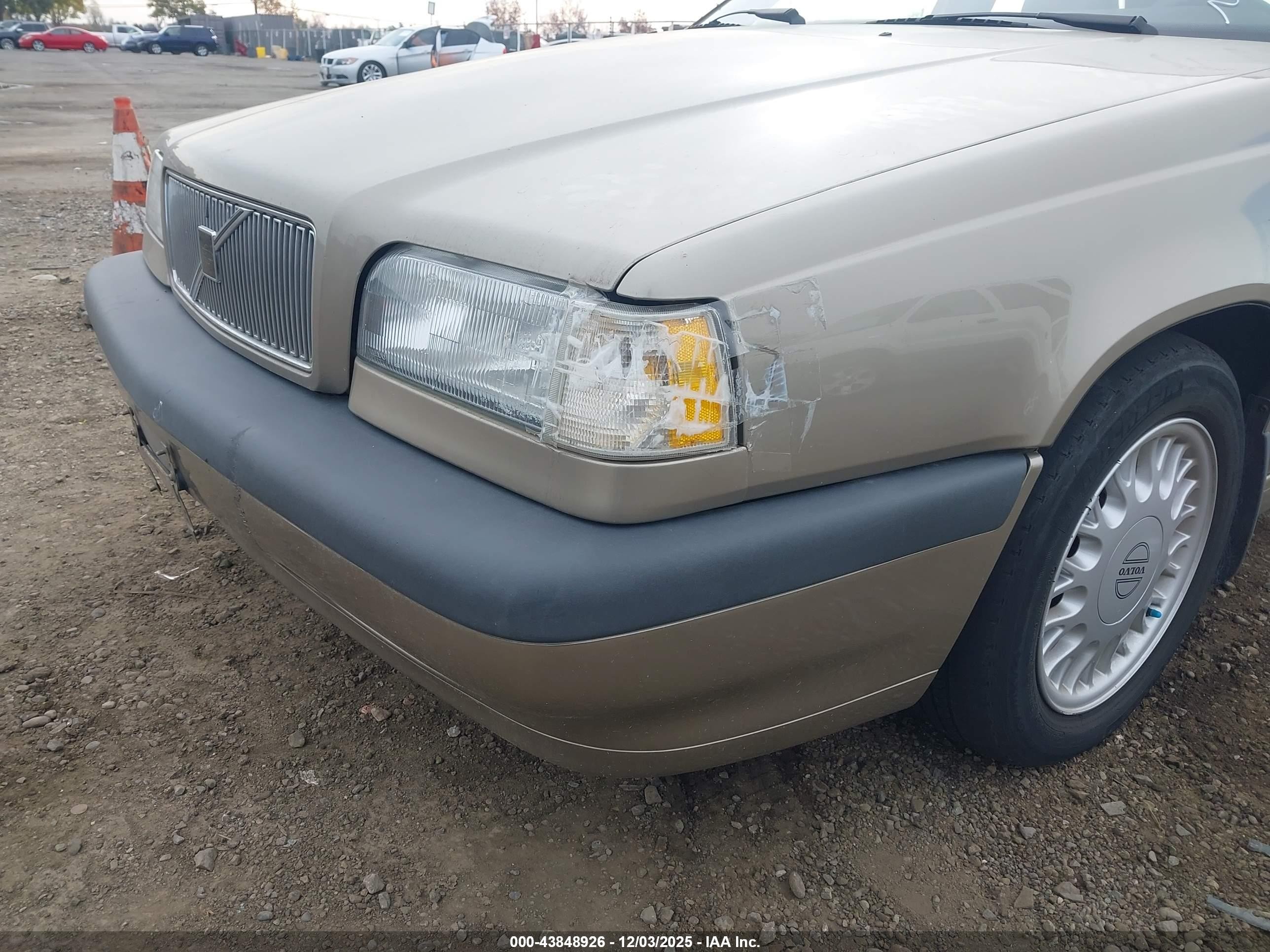 1994 Volvo 850   Gold vin: YV1LS5523R1171860