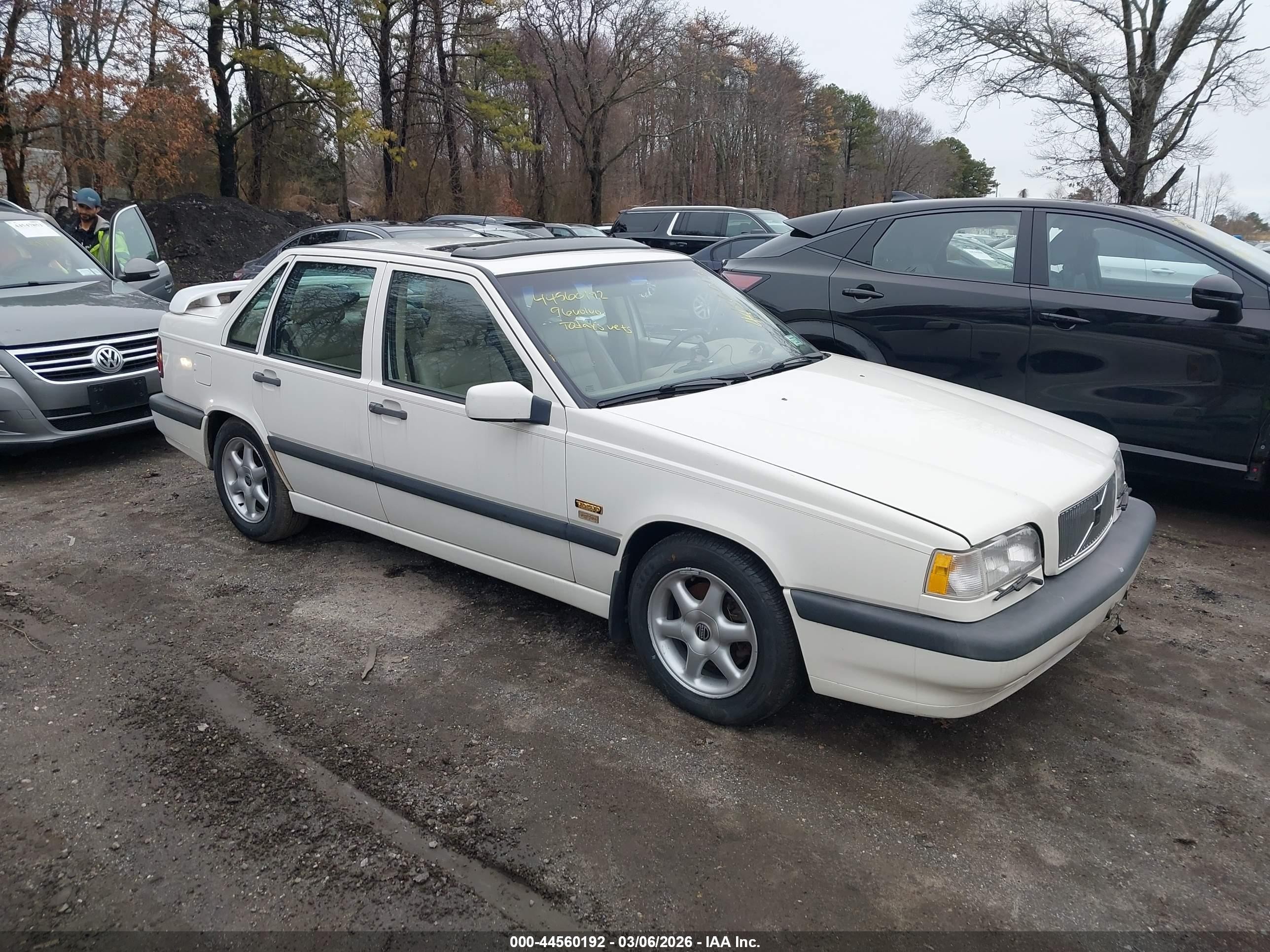YV1LS5548T3311561