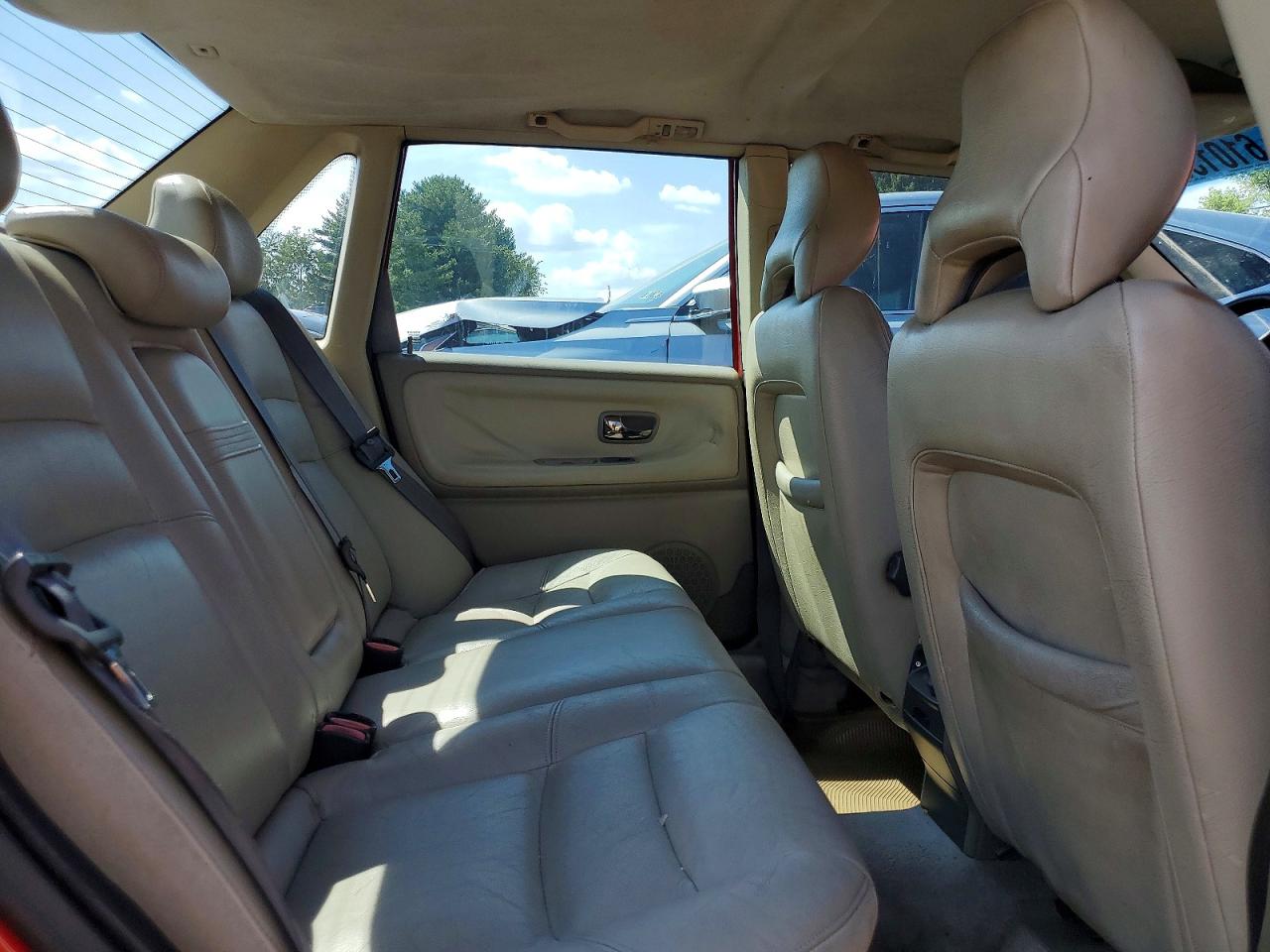 1998 Volvo S70 Red vin: YV1LS5576W2543533