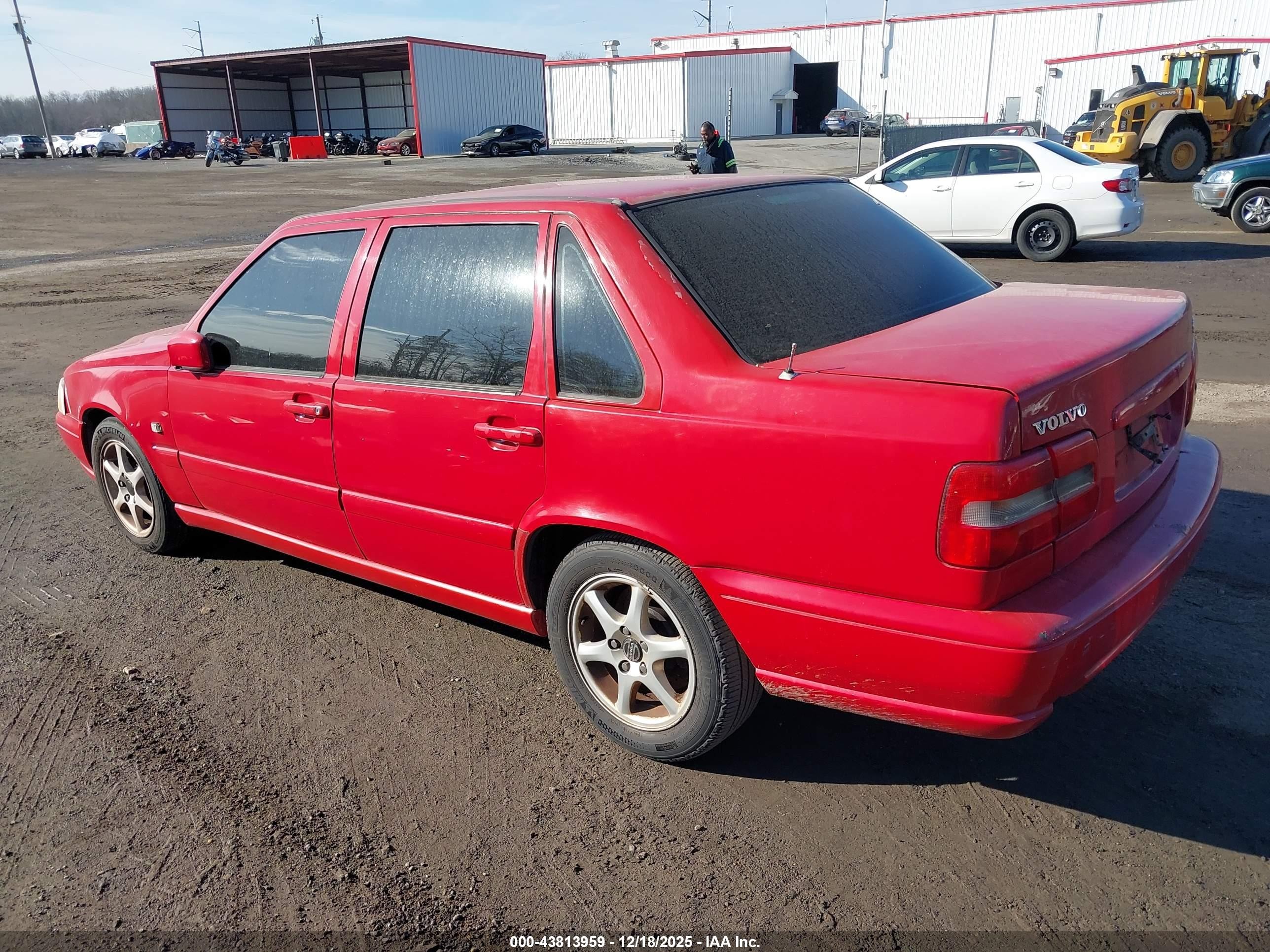 1999 Volvo S70   Red vin: YV1LS55A2X2590569