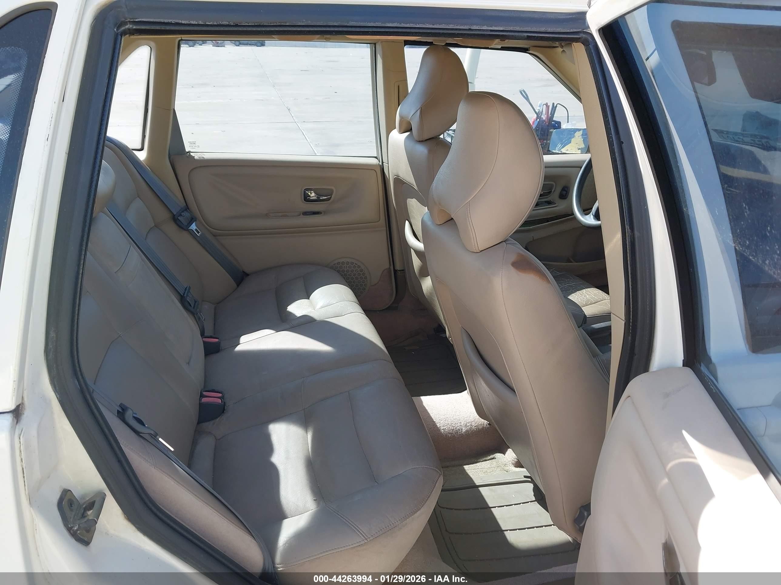 1999 Volvo S70   White vin: YV1LS55A3X1569087