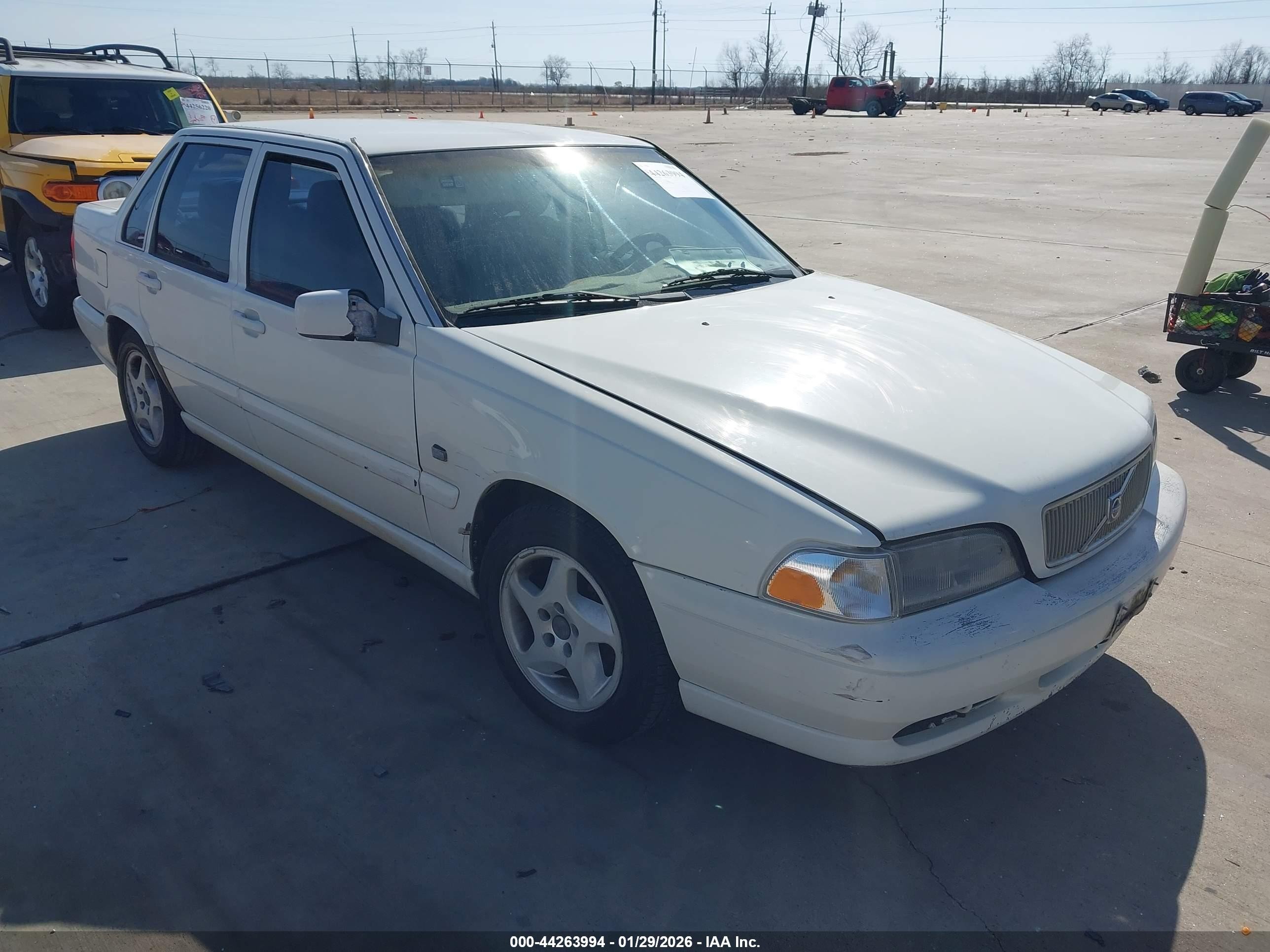 1999 Volvo S70   White vin: YV1LS55A3X1569087