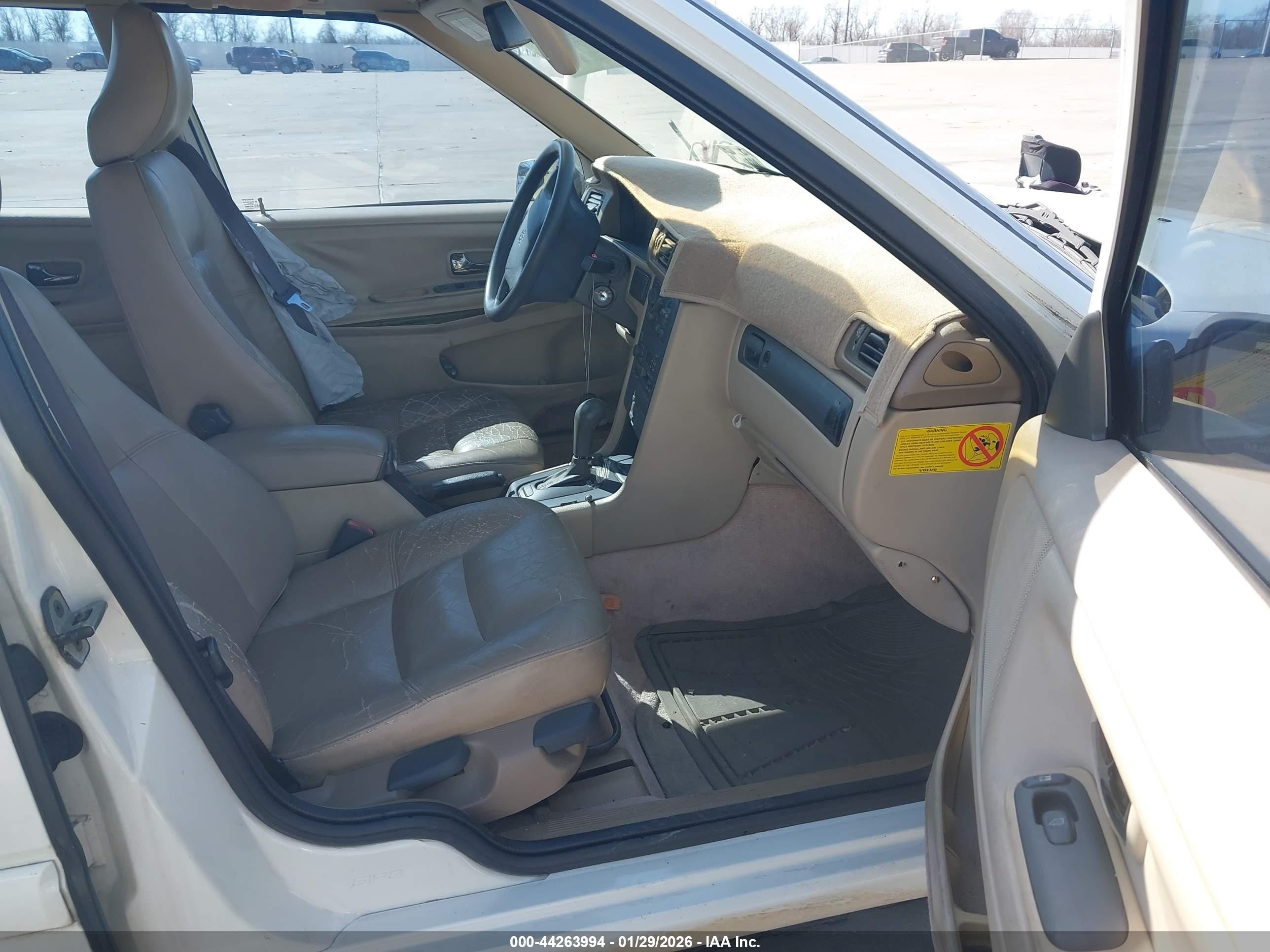 1999 Volvo S70   White vin: YV1LS55A3X1569087