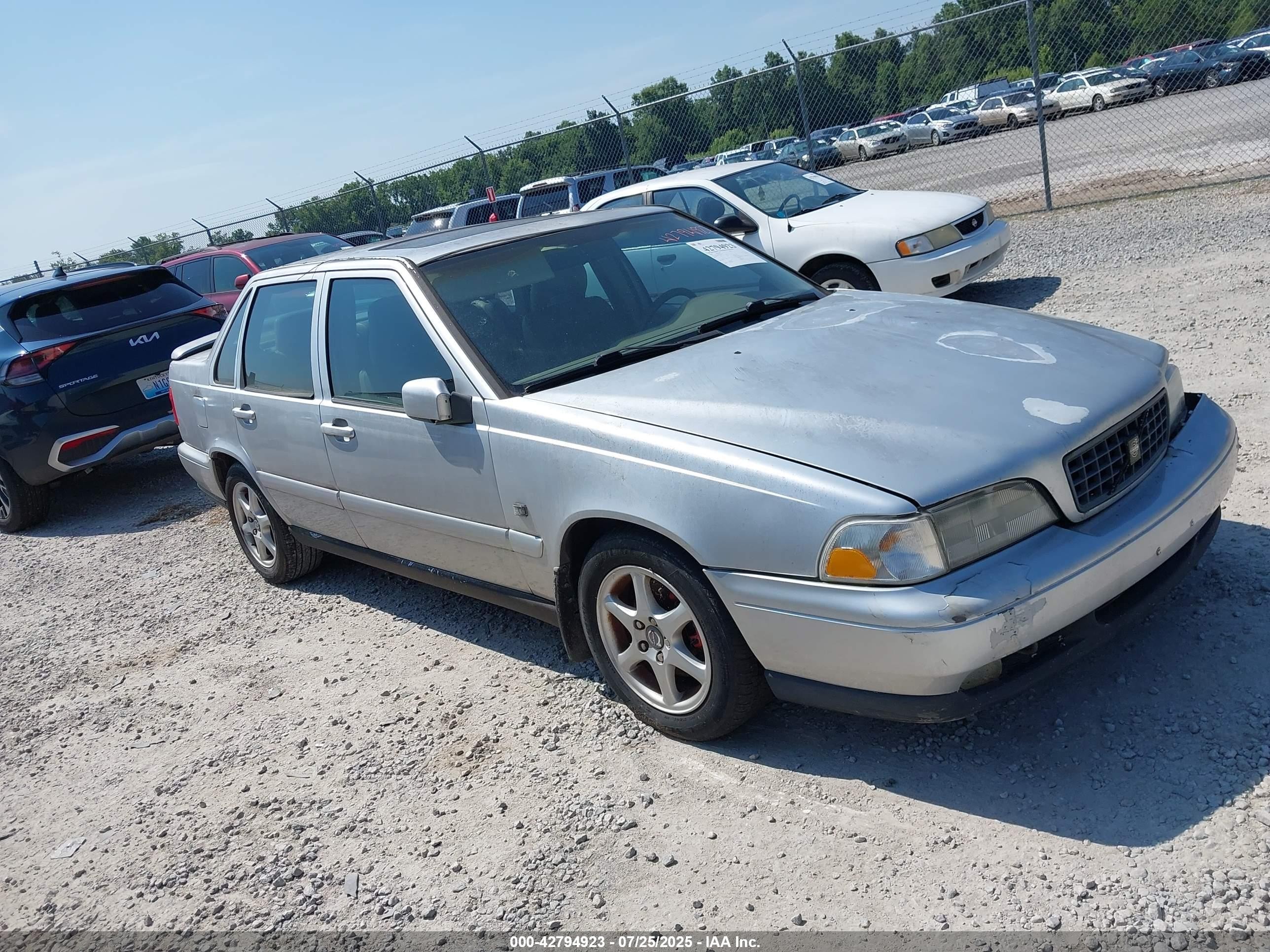 YV1LS5676W1501965