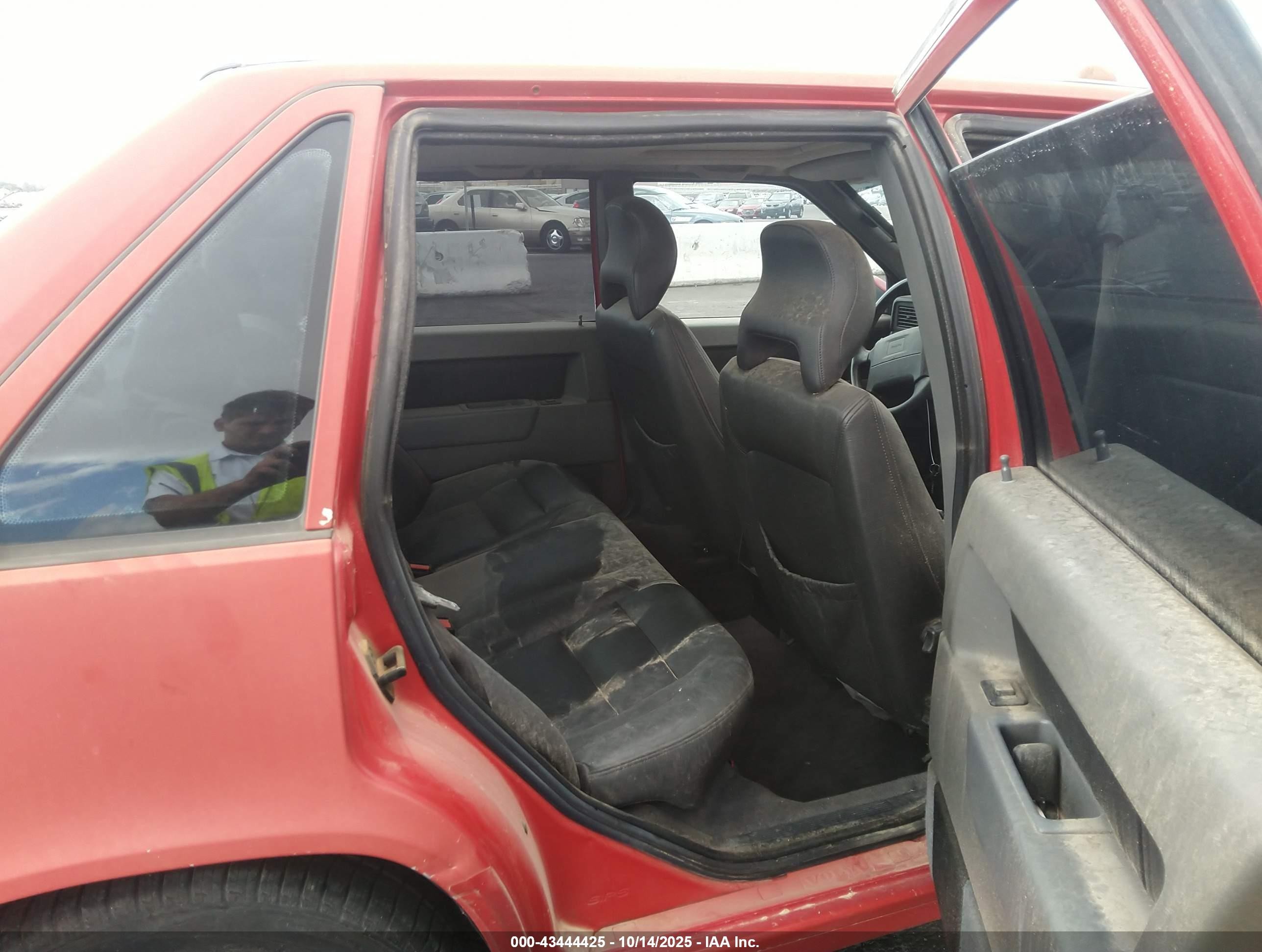 1994 Volvo 850   Red vin: YV1LS5718R2171013