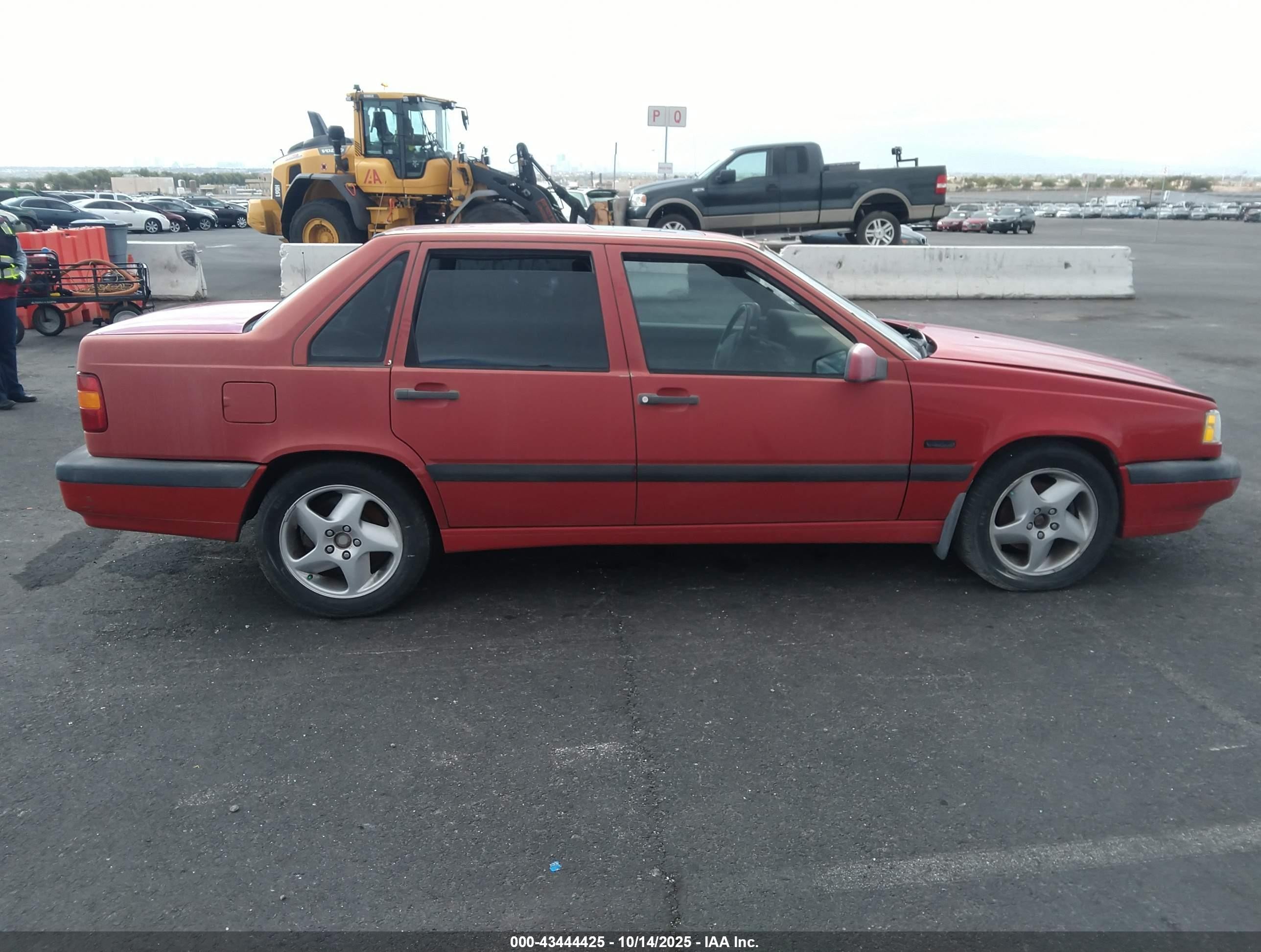 1994 Volvo 850   Red vin: YV1LS5718R2171013