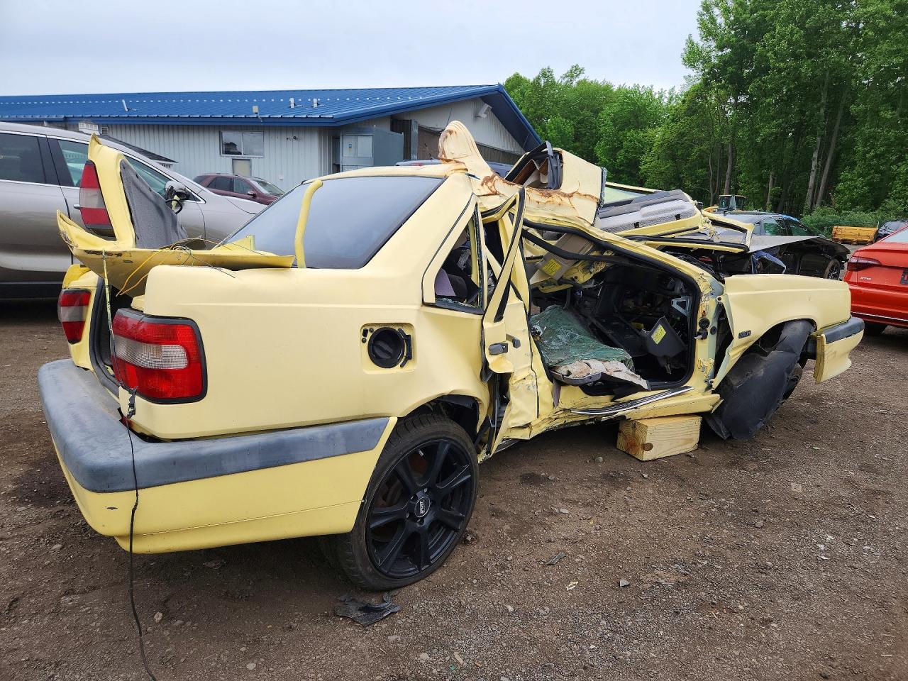 1995 Volvo 850 T5r Yellow vin: YV1LS5812S2233686