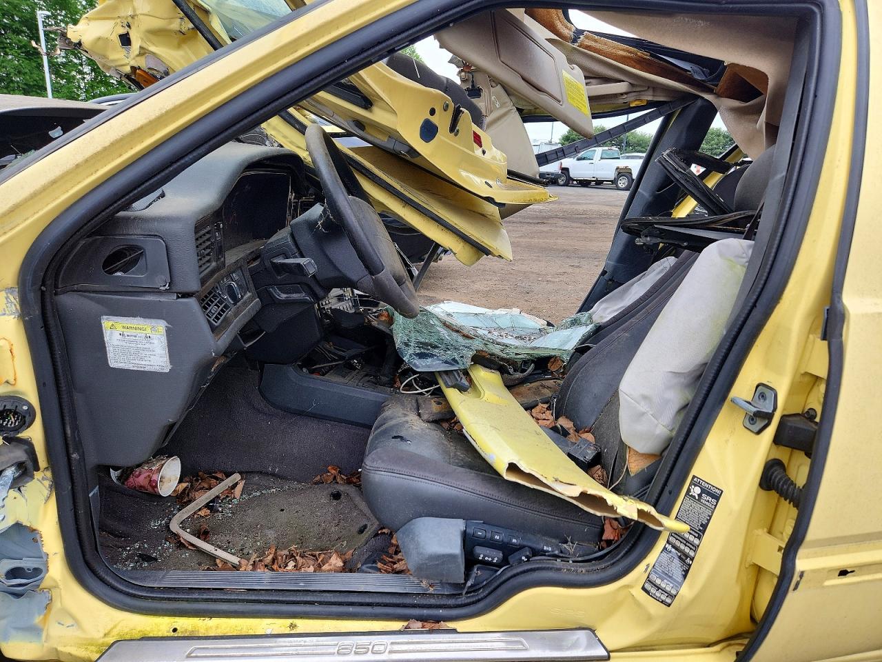 1995 Volvo 850 T5r Yellow vin: YV1LS5812S2233686