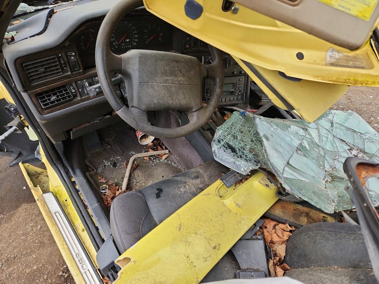 1995 Volvo 850 T5r Yellow vin: YV1LS5812S2233686
