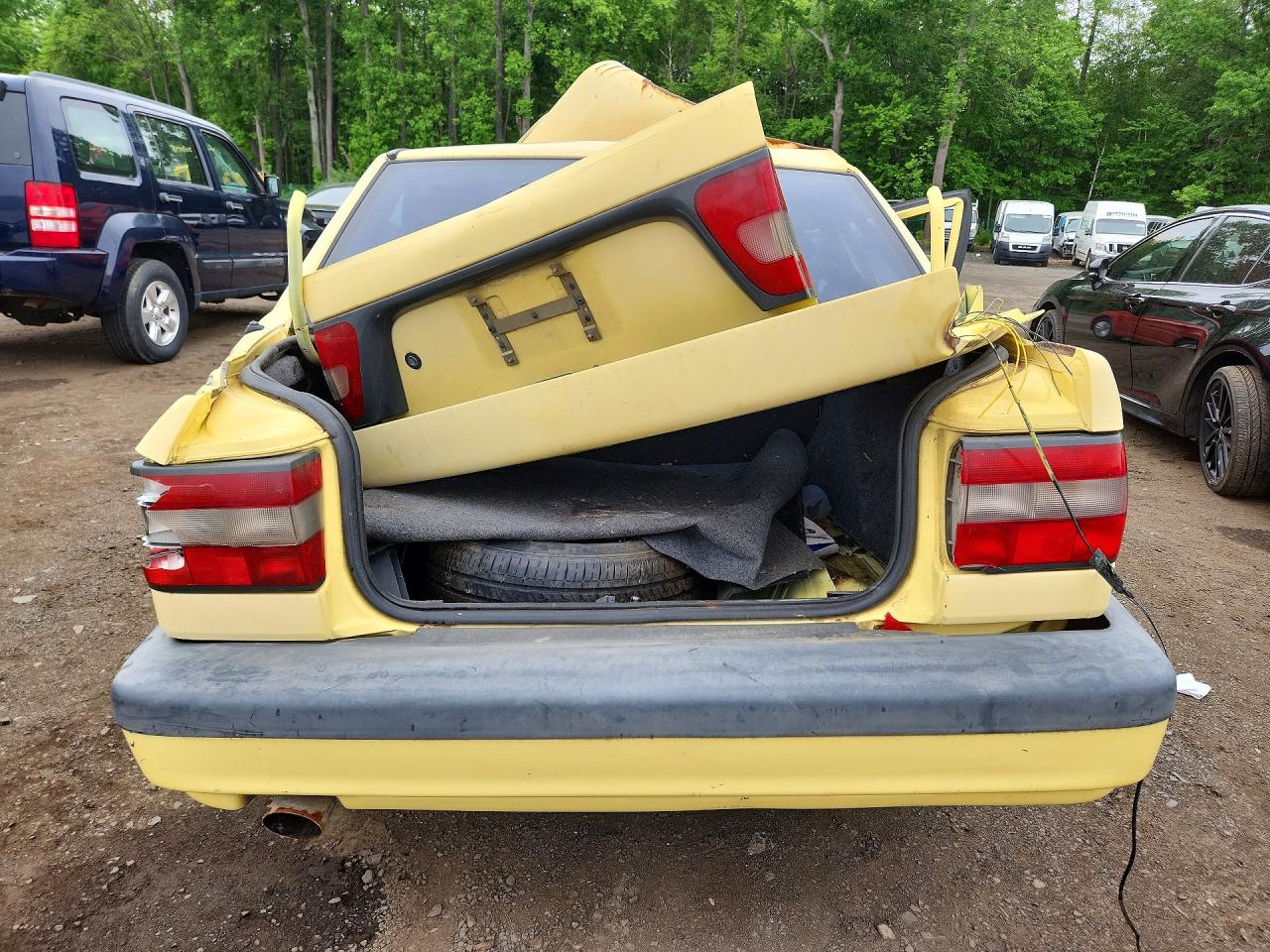1995 Volvo 850 T5r Yellow vin: YV1LS5812S2233686
