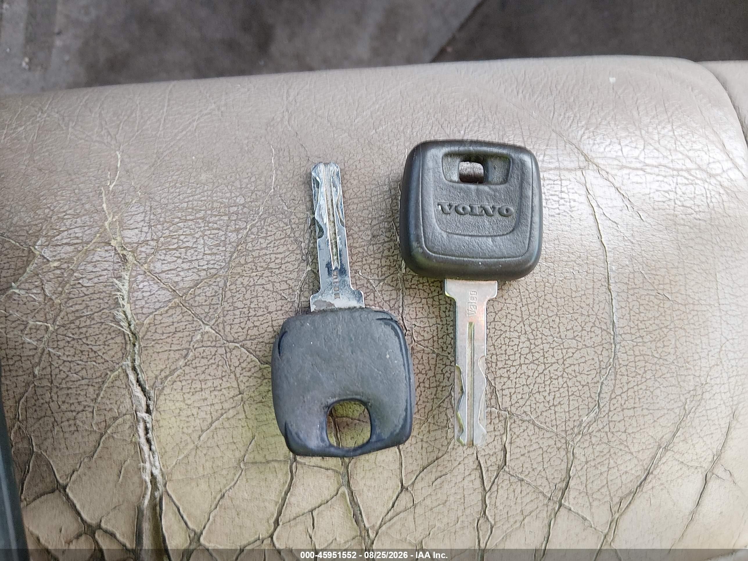2000 Volvo S70 Se Silver vin: YV1LS61J0Y2660082