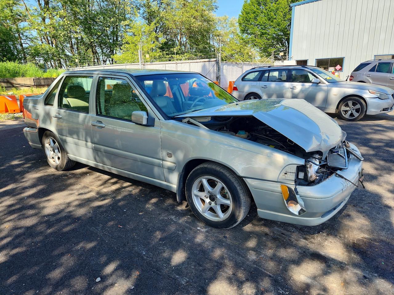 2000 Volvo S70 Base Beige vin: YV1LS61J1Y2662357