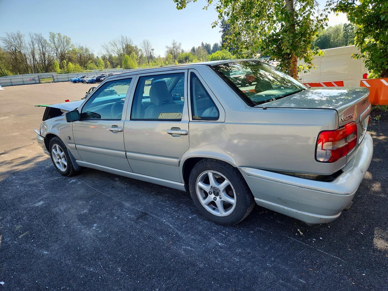 2000 Volvo S70 Base Beige vin: YV1LS61J1Y2662357