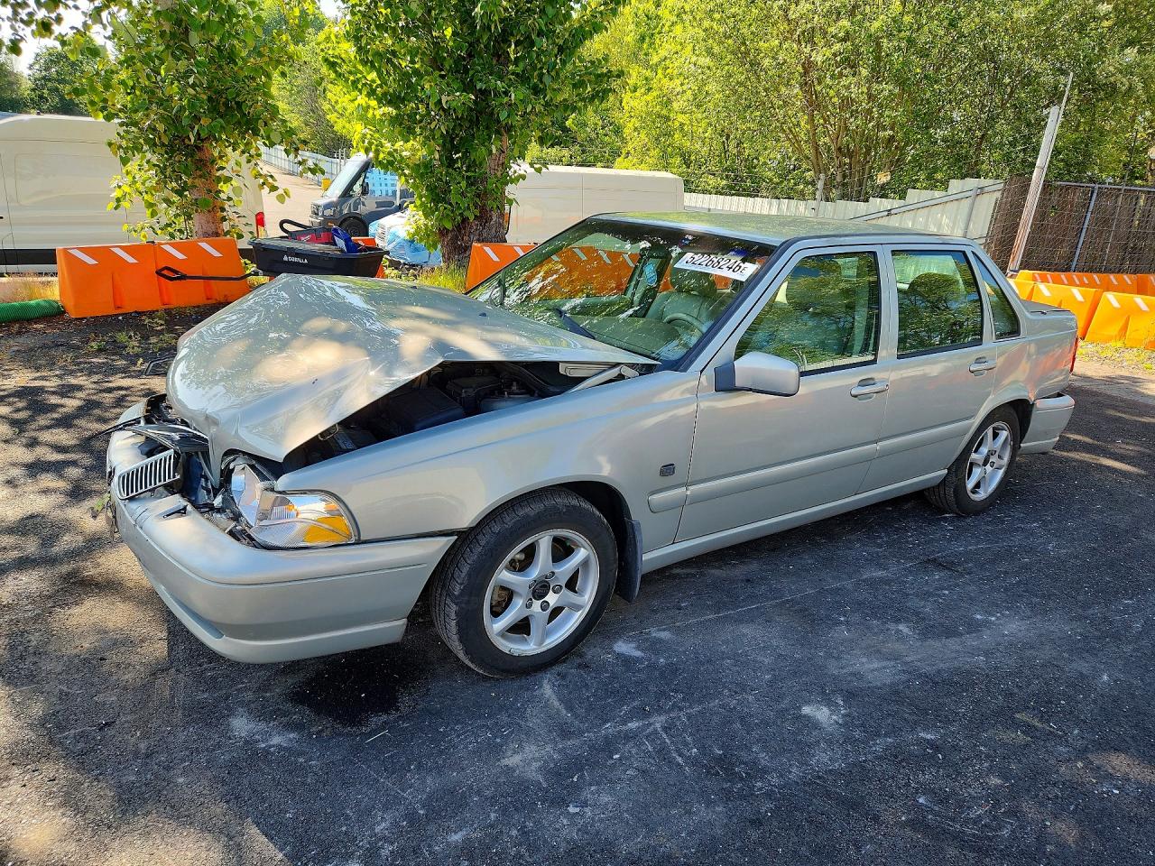 2000 Volvo S70 Base Beige vin: YV1LS61J1Y2662357