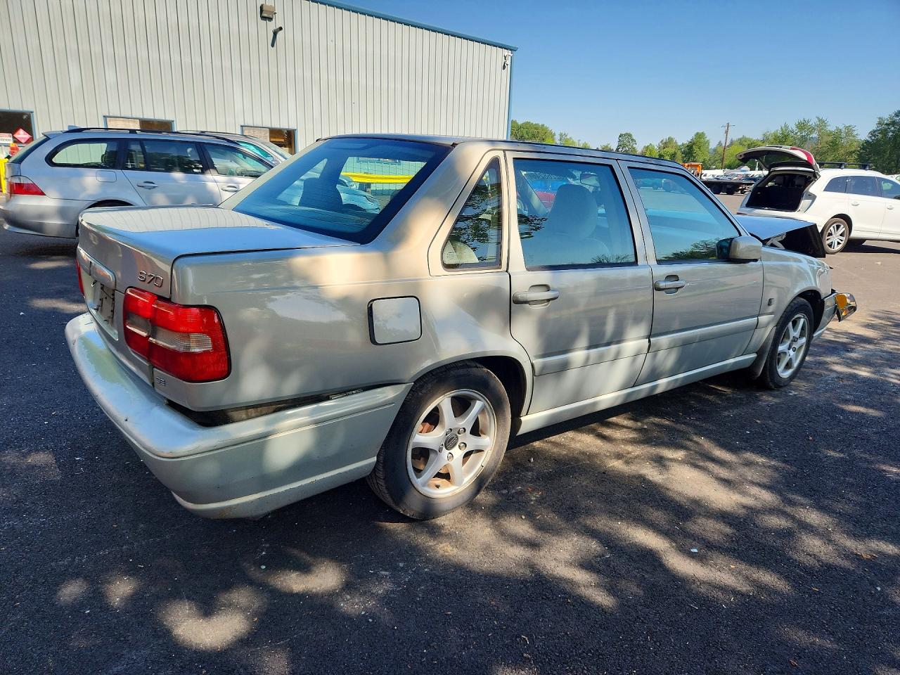 2000 Volvo S70 Base Beige vin: YV1LS61J1Y2662357
