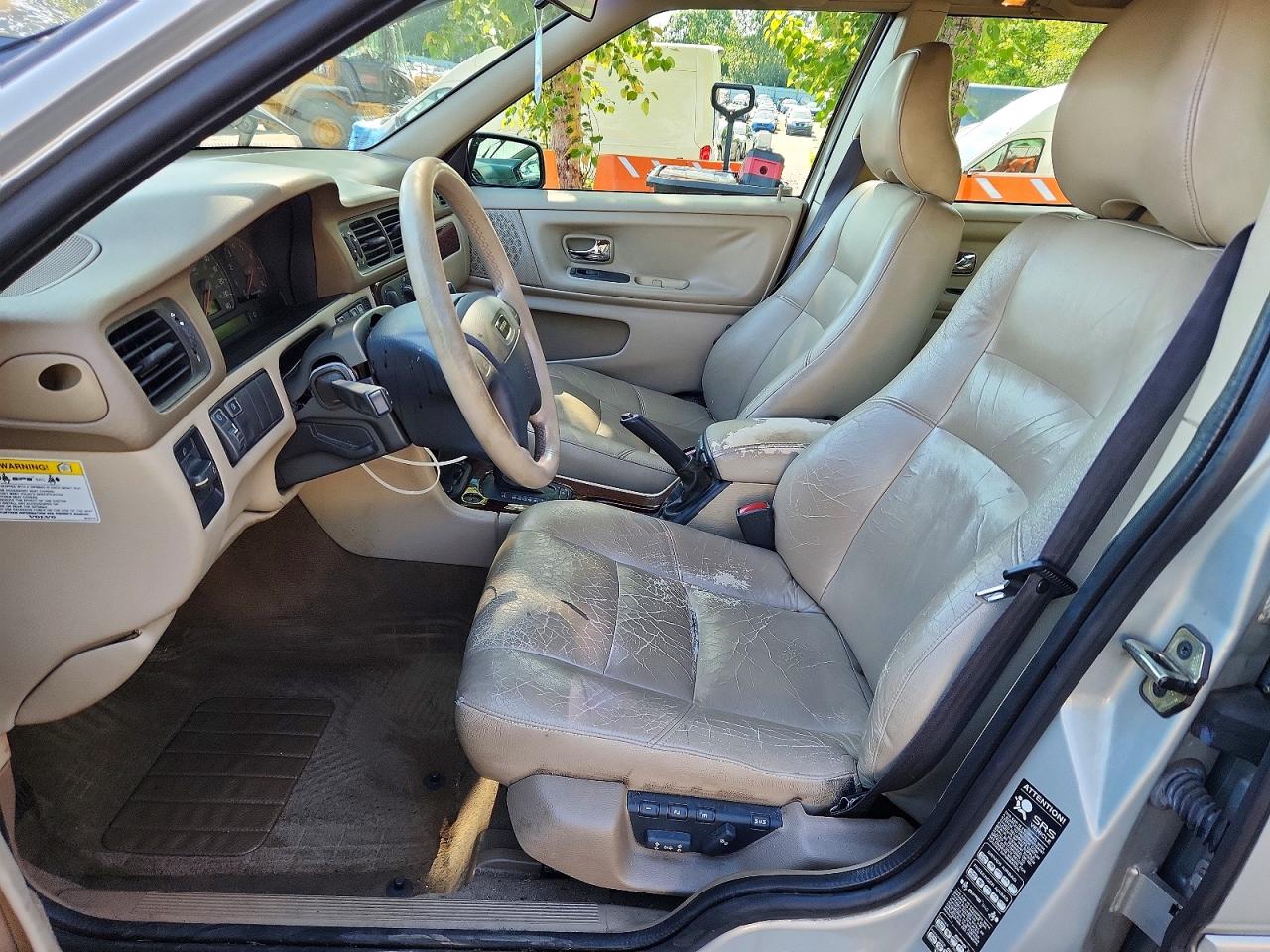 2000 Volvo S70 Base Beige vin: YV1LS61J1Y2662357