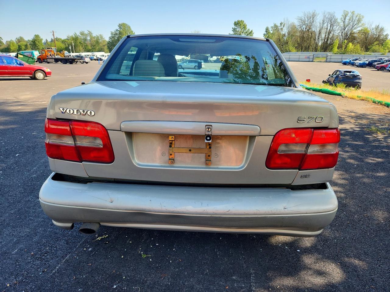 2000 Volvo S70 Base Beige vin: YV1LS61J1Y2662357