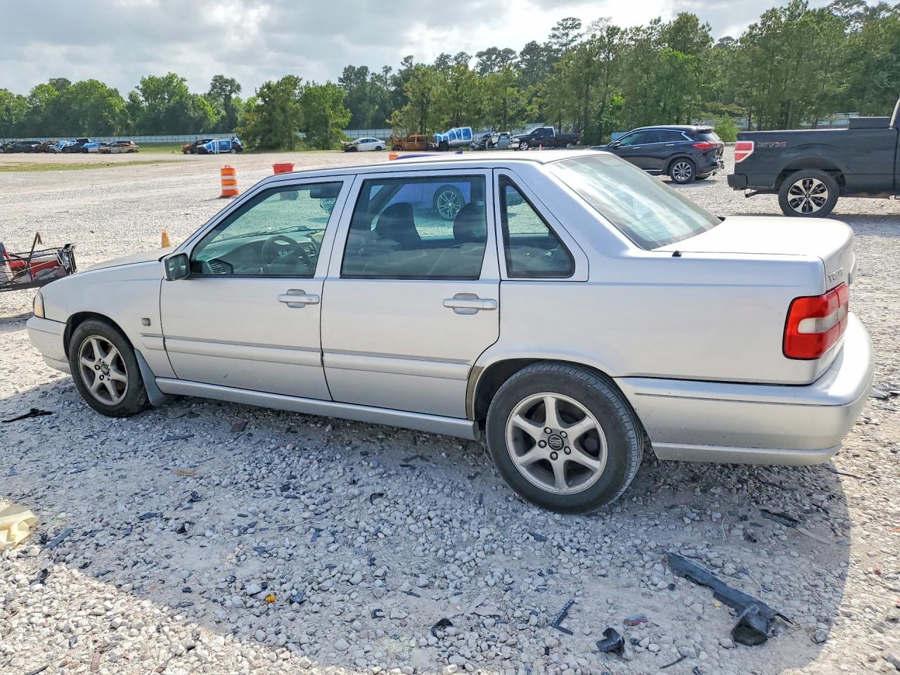 2000 Volvo S70 Base Silver vin: YV1LS61J9Y2657472
