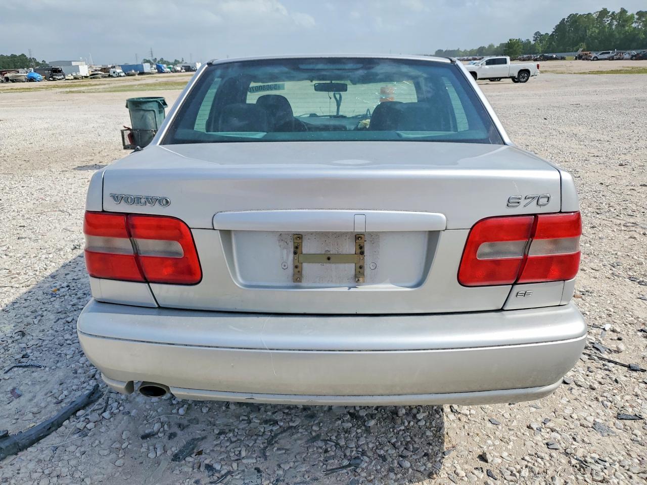 2000 Volvo S70 Base Silver vin: YV1LS61J9Y2657472