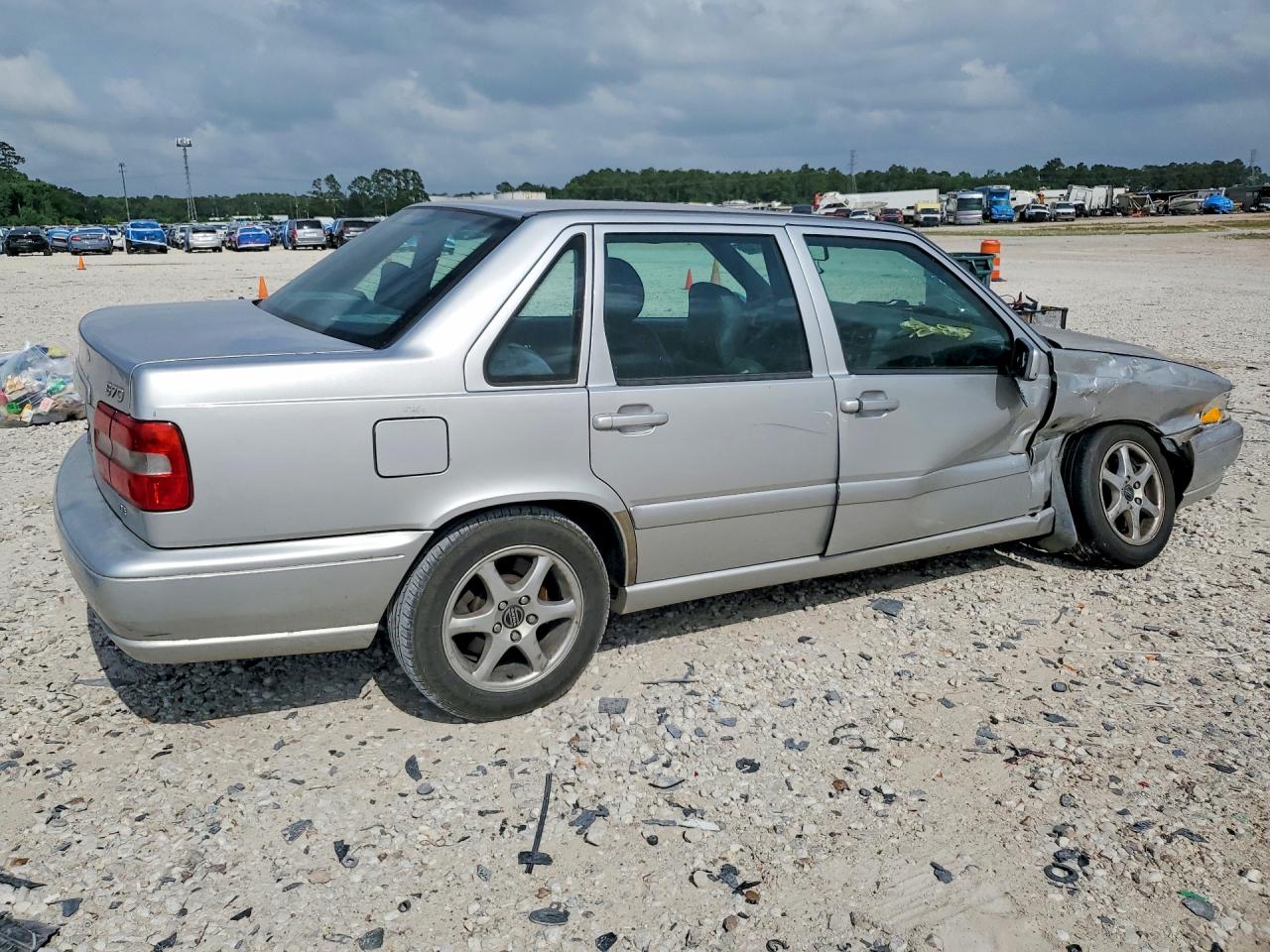 2000 Volvo S70 Base Silver vin: YV1LS61J9Y2657472