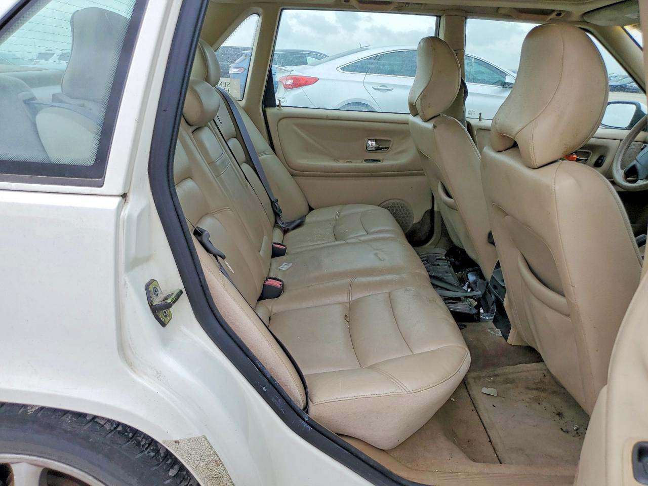 2000 Volvo S70 Base White vin: YV1LS61J9Y2665197