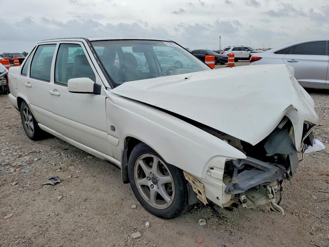 2000 Volvo S70 Base White vin: YV1LS61J9Y2665197