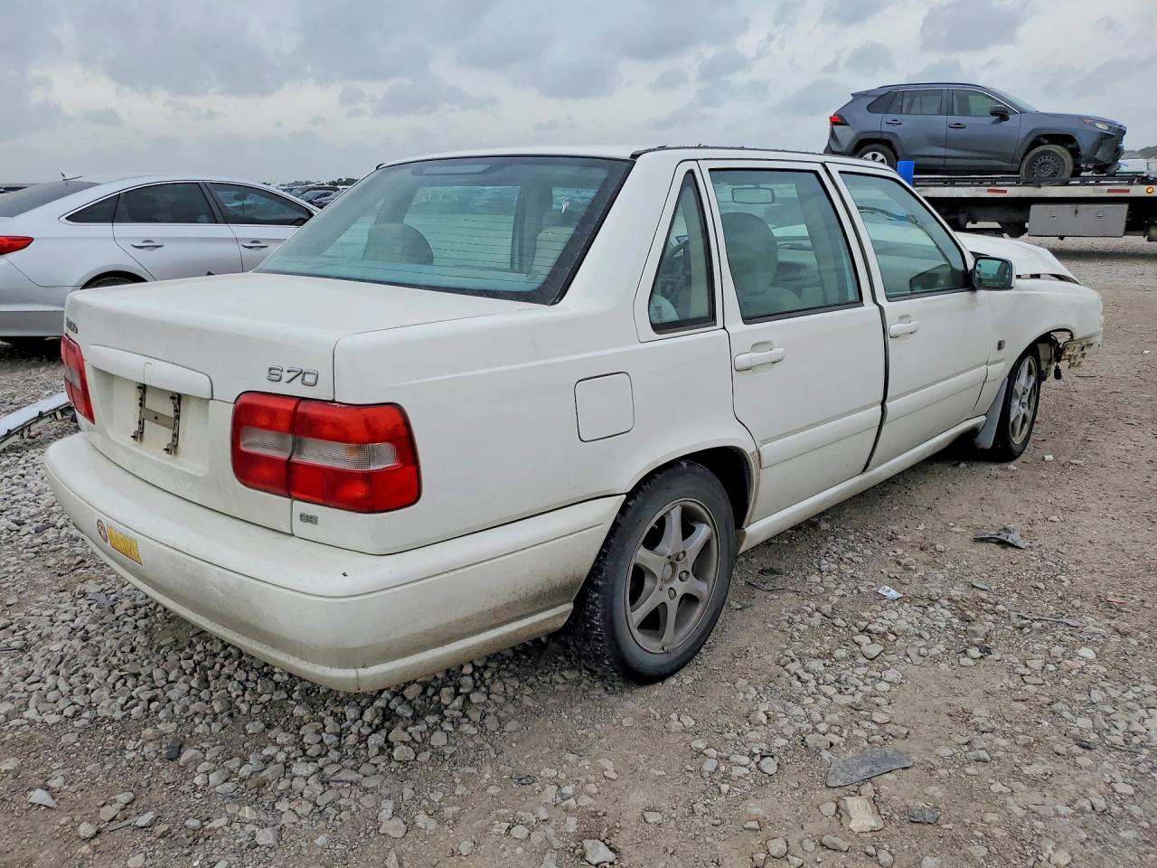 2000 Volvo S70 Base White vin: YV1LS61J9Y2665197