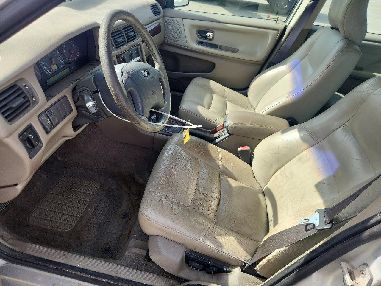 2000 Volvo S70 Base Серебряный vin: YV1LS61JXY2631253